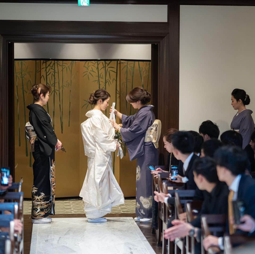 THE SODOH WEDDING OFFICIALさんのインスタグラム写真 - (THE SODOH WEDDING OFFICIALInstagram)「@sodoh_wedding をフォローして 『#sodoh花嫁』 をつけてお写真の投稿をお待ちしております . . . ｰｰｰｰｰｰｰｰｰｰｰｰｰｰｰｰｰｰｰｰｰ . ▼ブライダルフェアのご予約は インスタグラムのTOPからCHECK✔︎ >>> @sodoh_wedding . #sodoh花嫁 #thesodohhigashiyamakyoto #ザソウドウ東山京都 #sodoh #weddingdress #dress #kyoto #wedding #thetreatdressing #プレ花嫁 #卒花嫁 #結婚準備 #式場探し #関西花嫁 #京都花嫁  #バージンロード#懐剣の儀#末広の儀#紅差しの儀」4月17日 20時16分 - sodoh_wedding