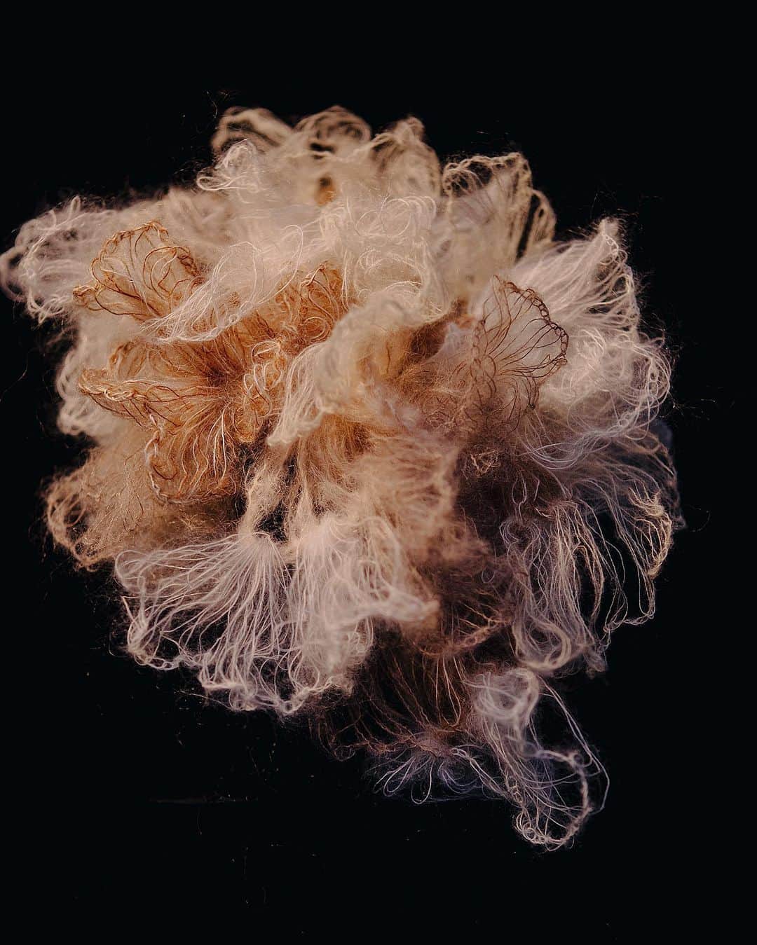 蓮沼千紘さんのインスタグラム写真 - (蓮沼千紘Instagram)「tasting by knit. . .  Georgia  LATTE NISTA  @georgia_lattenista . .  knit artist  Chihiro Hasunuma 🤝. photographer @fujii_yui  technical @tomofumiyoshida . contents illustration @natsuki_kurachi . .  #ジョージアラテニスタ #ジョージア #ラテニスタ #後ミルク展 #カフェラテ #ラテ #カフェ #カフェスタグラム #表参道カフェ #青山カフェ #カフェ好きな人と繋がりたい #おうち時間  #ニット #ファッション #アート  #knit #knitwork #handwork #aneddy #chihirohasunuma #coffee #cafe #latte #lattenista #tokyo #fashion #🥛 #artwork#taste」4月17日 20時18分 - knitchihiro