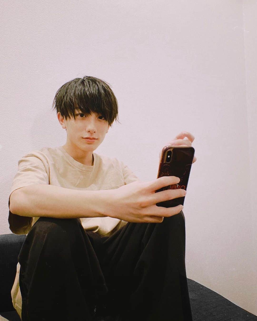 小西詠斗さんのインスタグラム写真 - (小西詠斗Instagram)「皆さん、おうち時間何して過ごしていますか？🙋‍♂️🙋‍♂️」4月17日 20時20分 - eito.konishi