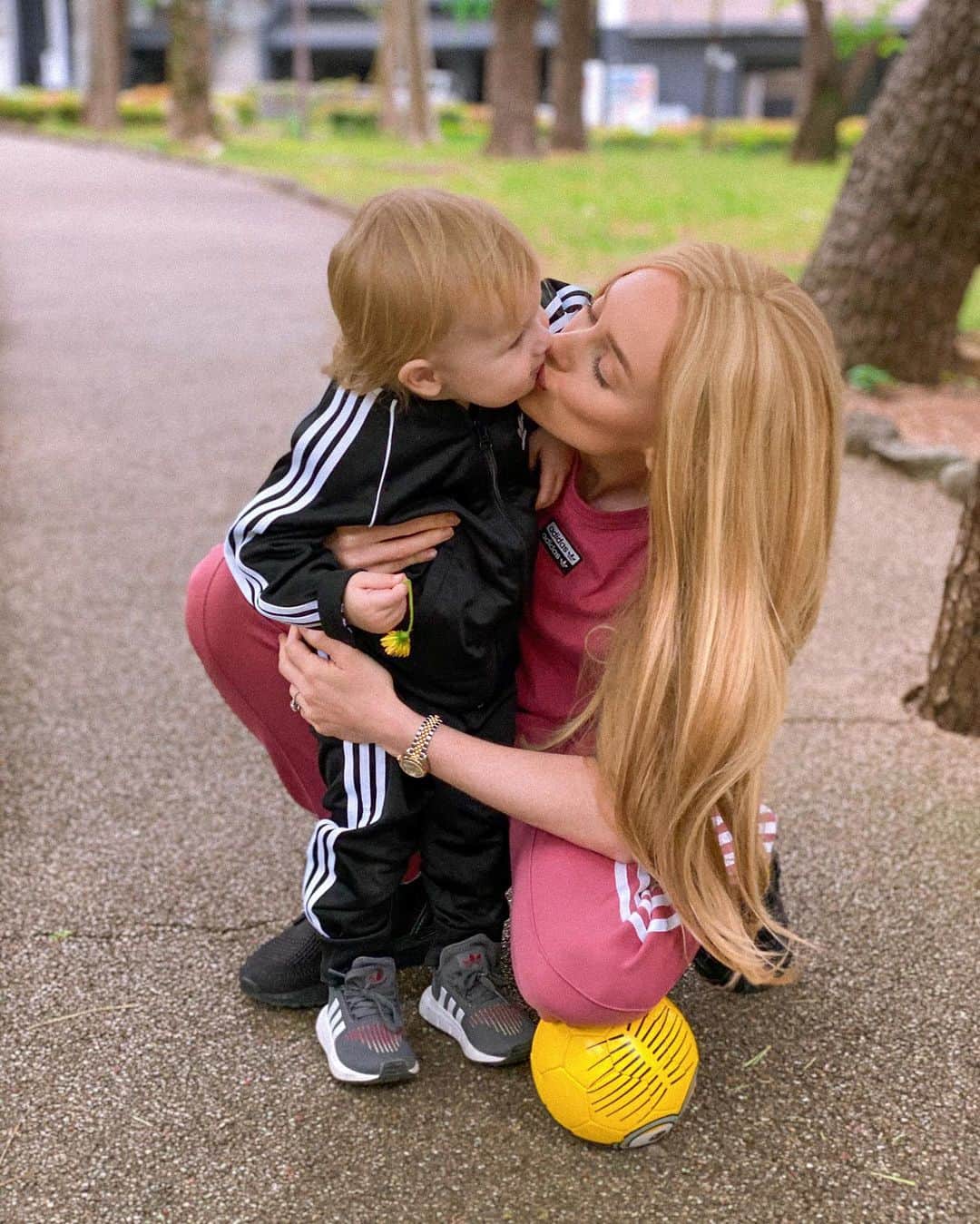 リアノン・ランゲラック（ミッチェル・ランゲラックの妻）のインスタグラム：「Me & my baby boy 💙🐒 #adidasgang」
