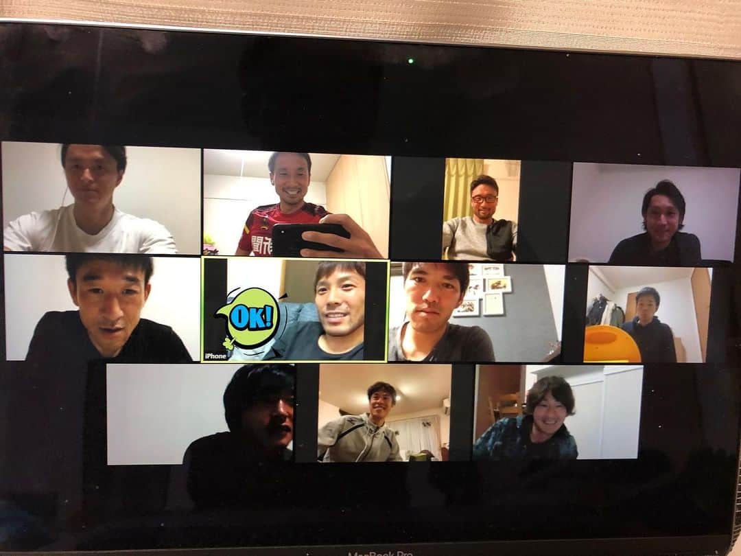 のインスタグラム：「久しぶりの再会はオンラインで🤙  zoomって楽しいね😝🤲 またやりましょう🤙  ファンの皆さん懐かしい面々を探し当ててくださいな🤔  次はラインメールかな🤔  家近所だけど萬代やってくれるかなー。 しんやは外そっと。  #おうち時間  #stayhome  #ツエーゲン金沢 #FC今治 #ラインメール青森」