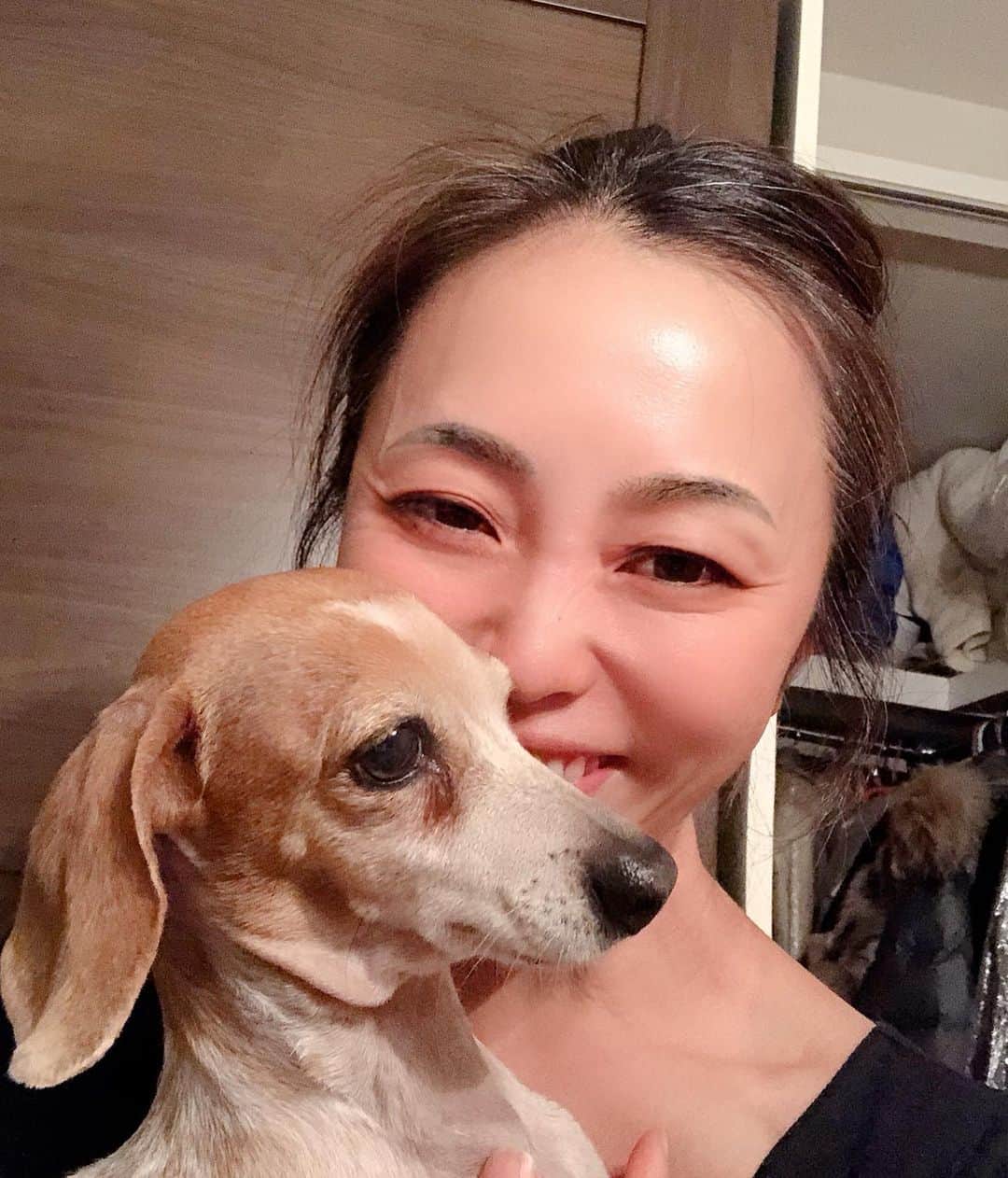 黒田愛美さんのインスタグラム写真 - (黒田愛美Instagram)「DJ Hasebe さんのインスタLiveできなこと踊ってる〜💕 なんかこういうのもいいよね❣️ トレーニングにもなる笑 #djhasebe  #元ダンサーって言っていいのかわからんけど素人でやってたよ #HIPHOP大好き #RBも大好き #ダンスも大好き #黒田愛美」4月17日 20時56分 - kurodaaimi