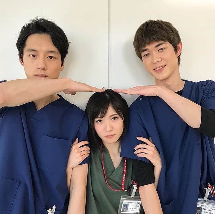 松岡茉優　ファンアカウントのインスタグラム：「. そして今日も今日とてコウノドリ傑作選 シーズン1の最終回放送です！TBSさまさま🙇‍♀️ (シーズン2の写真だけどお気に入り😓) . #松岡茉優#コウノドリ#綾野剛#坂口健太郎#宮沢氷魚#星野源#かわいい#2020#女優#俳優#声優#アイドル#モデル#映画#ドラマ#CM#アニメ#日本#Japan#cute#smile#instagood #beautiful#happy#love#おすすめ#いいね#Instagram#Twitter#茉優ちゃん823」