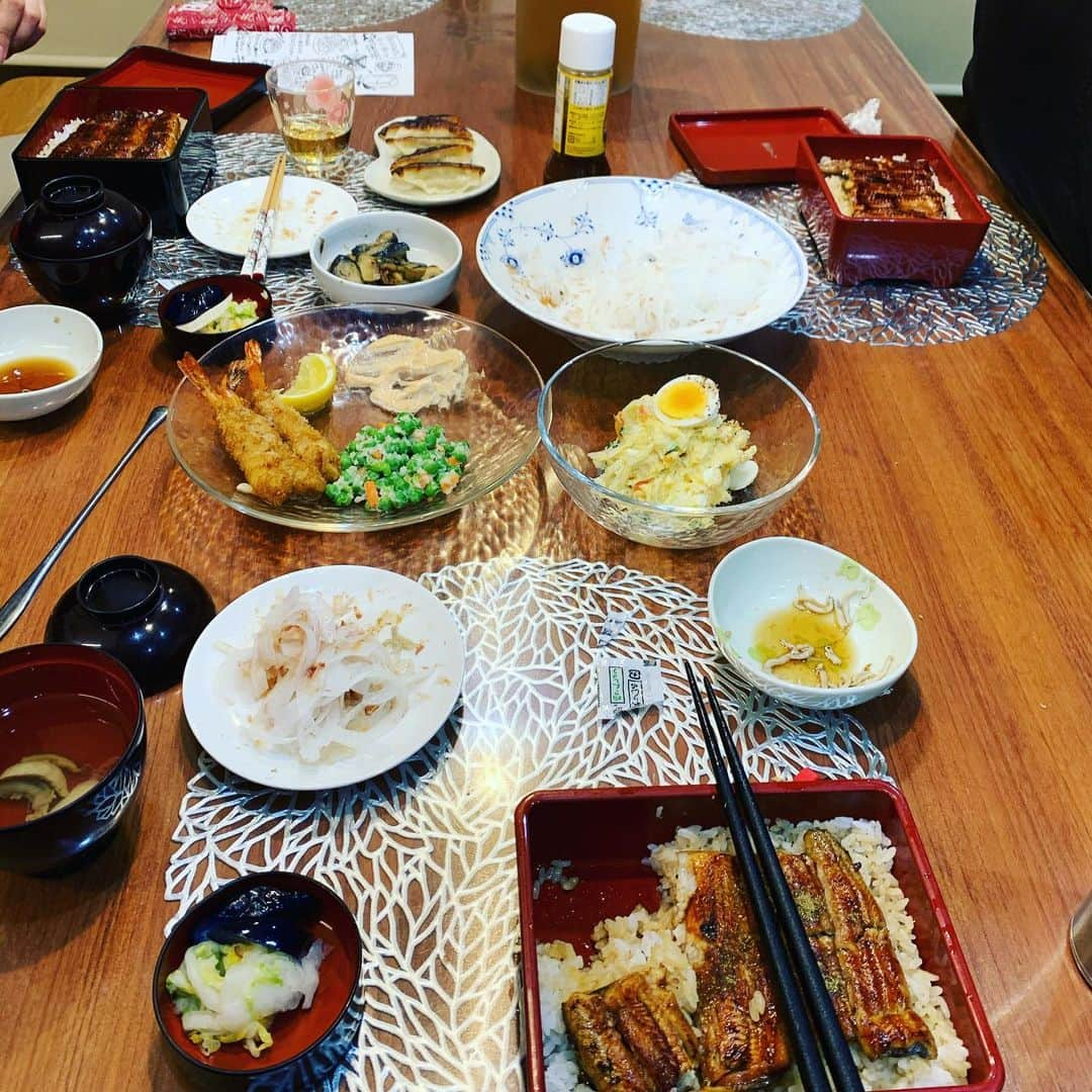 金村義明さんのインスタグラム写真 - (金村義明Instagram)「#ご近所さんの鰻屋 #息子の友達の店 #次男坊と三男坊の彼女と #またまた飲みすぎるわ #飲食店頑張れー #俺も頑張らないと #クソコロナええ加減にせぇ  #1日も早く終息しますように  #1日も早く特効薬を #医療従事者に感謝  #医療従事者のみなさんへ敬意を表します  #保健所の皆様頑張って下さい」4月17日 21時20分 - yoshiaki_kanemura