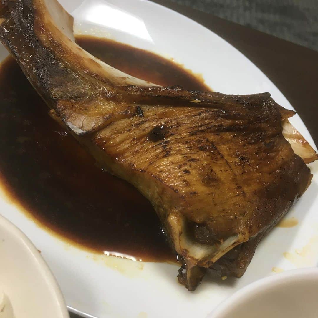 のインスタグラム：「今夜はマグロのカマ。 今朝体重計に乗りました。 晩酌は3日程控えます。  #マグロ」