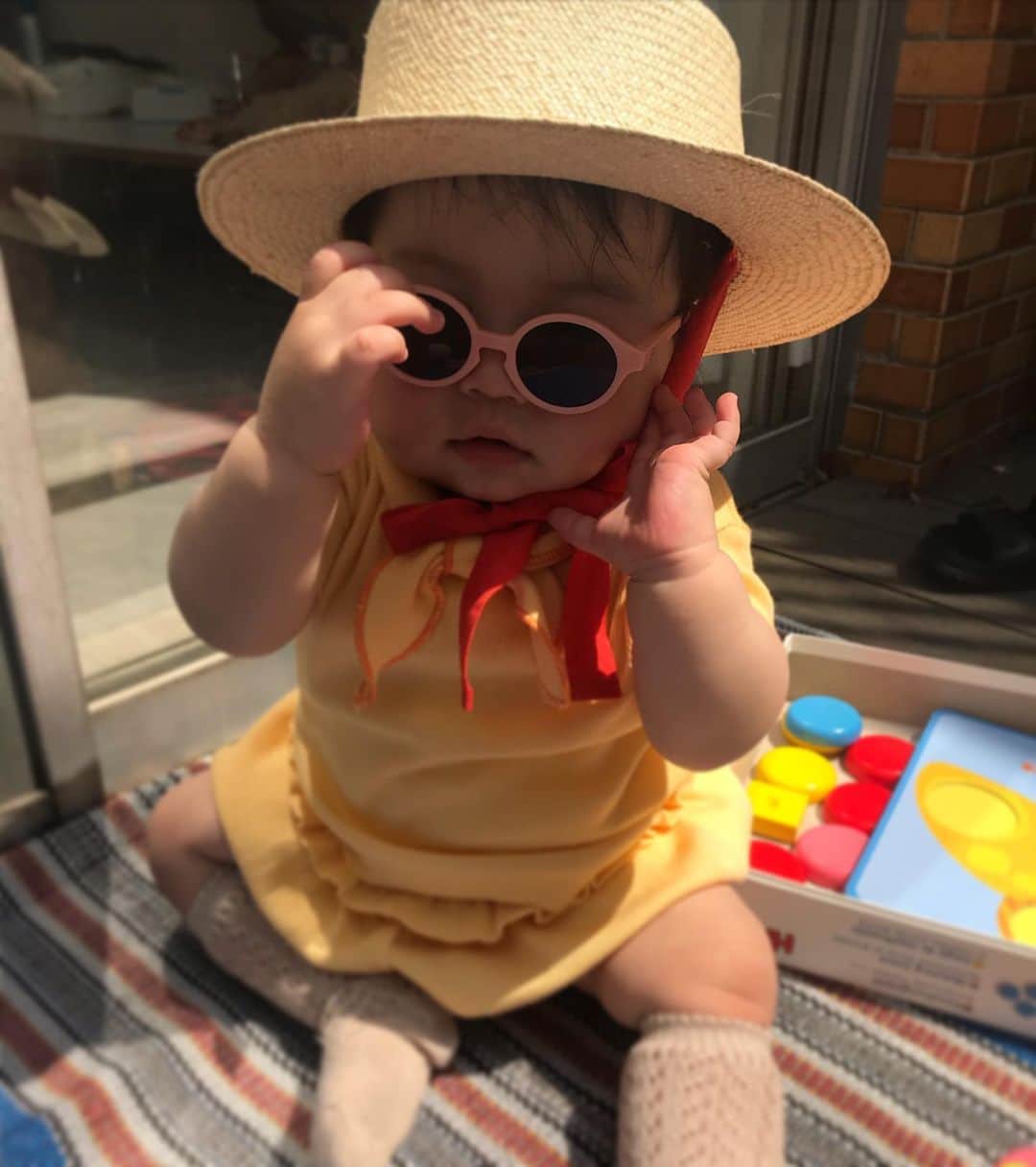 濱中鮎子のインスタグラム：「あとはみなさん、 これにマスク😷で かんぜんぼうびよ。 フレーフレー🚩🚩み、ん、な！  あたちのすていほーむスタイル！  #stayhome」