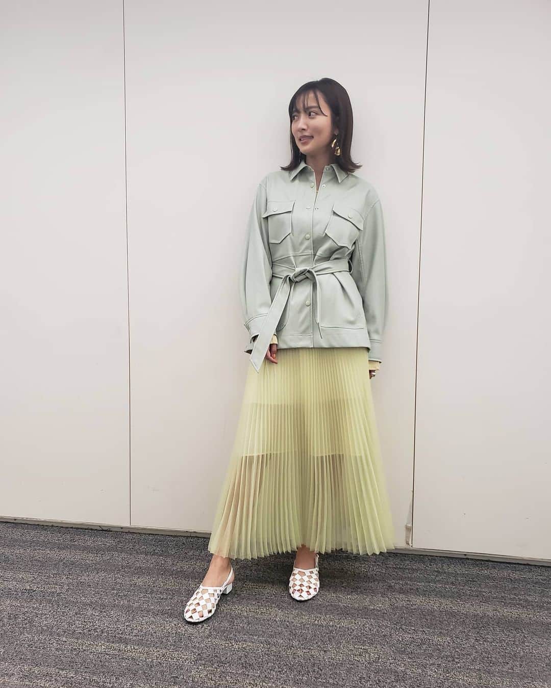 夏菜さんのインスタグラム写真 - (夏菜Instagram)「こないだの関ジャムの。 Jacket&Tops&Skirt: @maisonspecial_women Earring: @asamifujikawa Shoes: @journalstandard.jp, @ftroupe Stylist: @erica_mimura」4月17日 21時24分 - natsuna_official