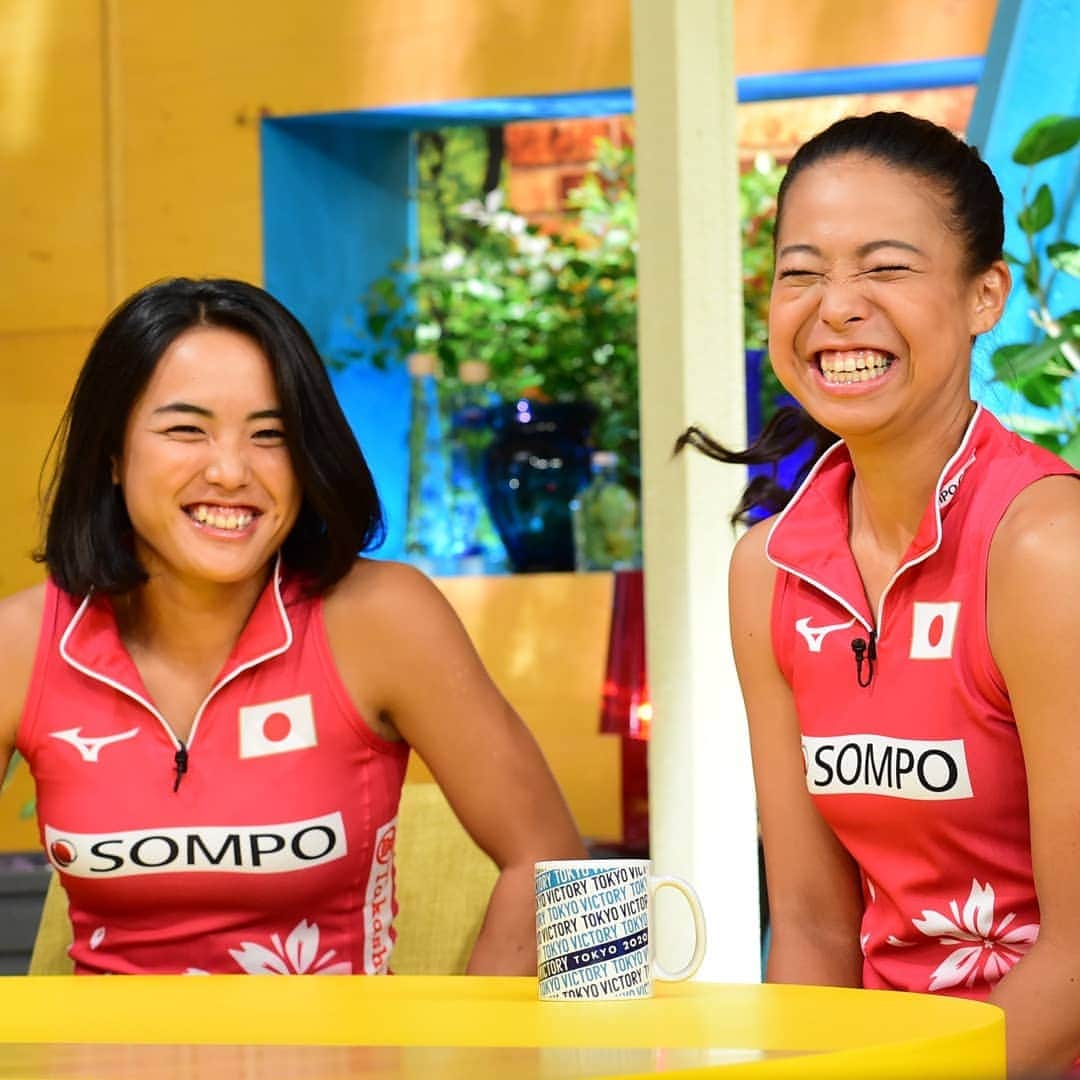 TBS「東京VICTORY」さんのインスタグラム写真 - (TBS「東京VICTORY」Instagram)「. / #笑顔 写真一挙大放出 \  ユニフォーム姿 眩しかったです😚💗💗💗 . . #笑顔の写真届けます #笑顔は最大の武器 #笑顔の時間を増やそう #おうち時間 #SMILE #笑顔 #届けスポーツのチカラ #安住紳一郎 #山形純菜 #河村元美 #浅井悠由 #小椋久美子 #傘の持つところでもホッケー #スゴ技明日の放送でもう一度 #二人のインスタオシャレ #オシャレ女子 #今どき女子」4月17日 21時37分 - tbs_tokyo_v
