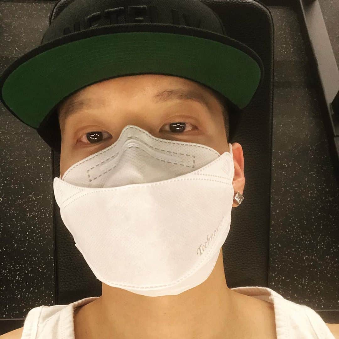 プニエル のインスタグラム：「It’s so uncomfortable wearing a mask while working out... 😡😢 운동 하면서 마스크 쓰는거 너무 답답하다... 😡😢」