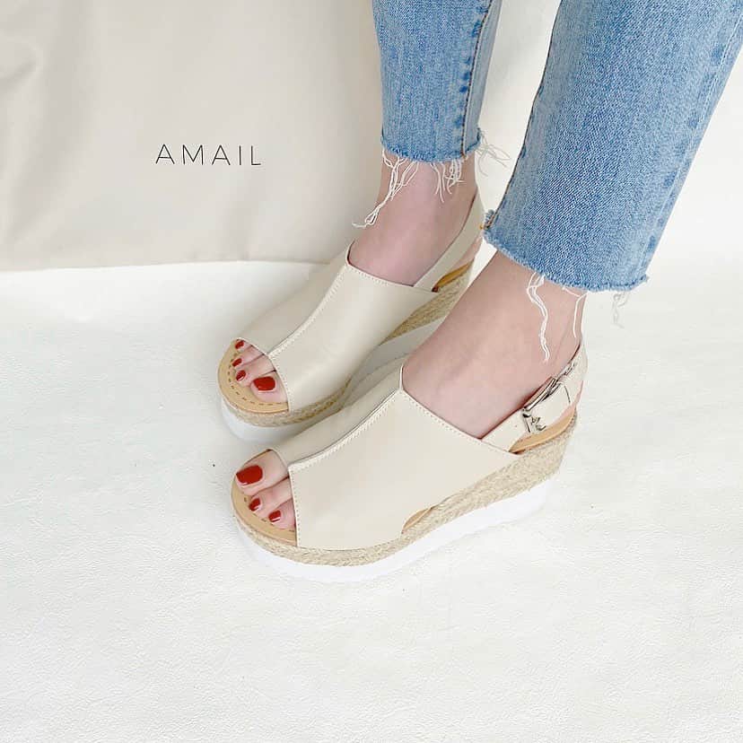 のインスタグラム：「・ @amail_official のサンダル可愛い👡💛 ・ 夏らしいウエッジソールのデザインとかアイボリーの色も🙆‍♀️💕 #amail #サンダル」