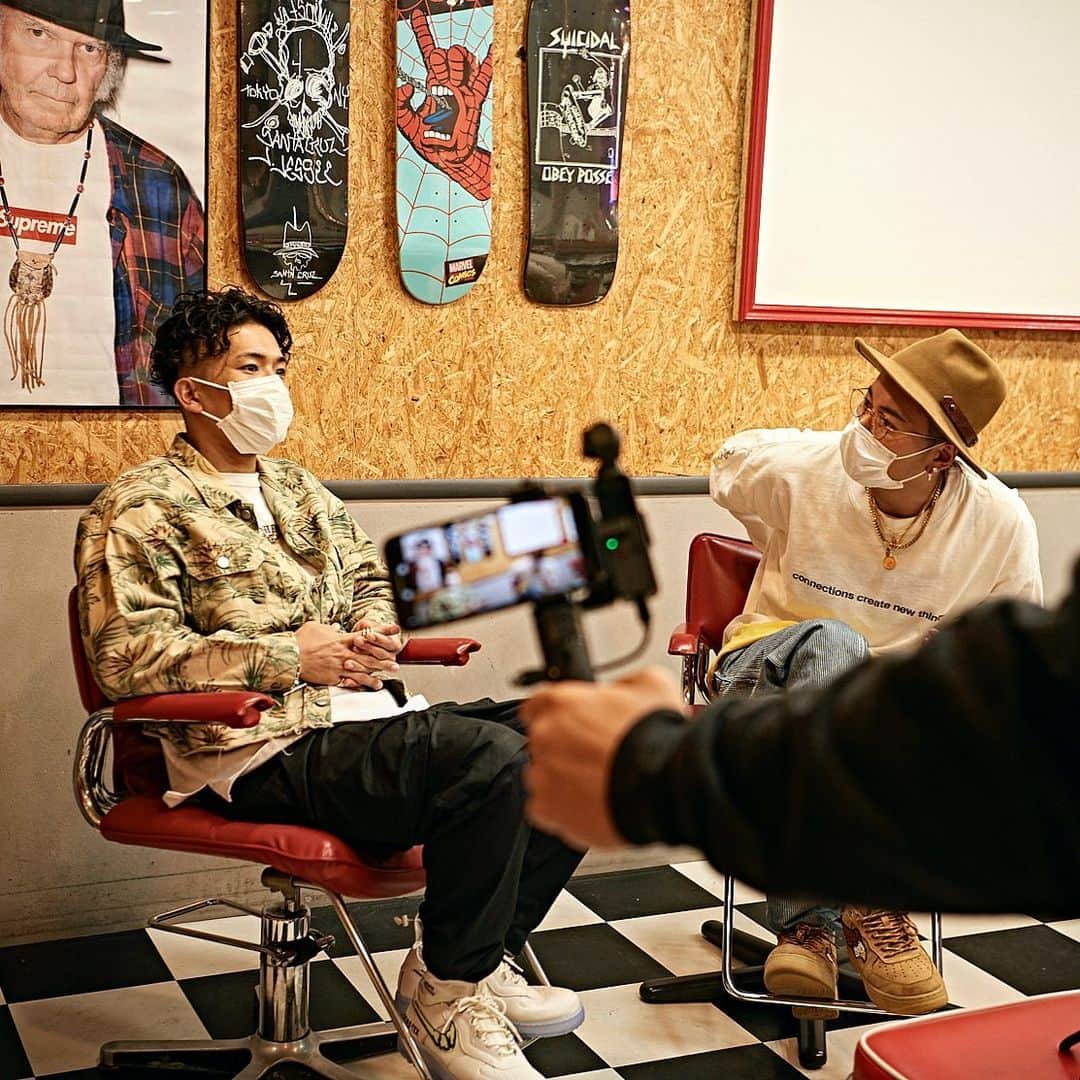 DJ HALのインスタグラム：「So we talked about this project.... 「僕らのサメみたいな感じで　止まってると生命力無くなって死んじゃうんですよ🦈」 With @dj_kekke  Special Thanks to @takahashi_principeprive @shupin_  @026zeroniroku  @026.yoshio0922  #コロナ #dj #mix #Stayhomemix  #サメ」