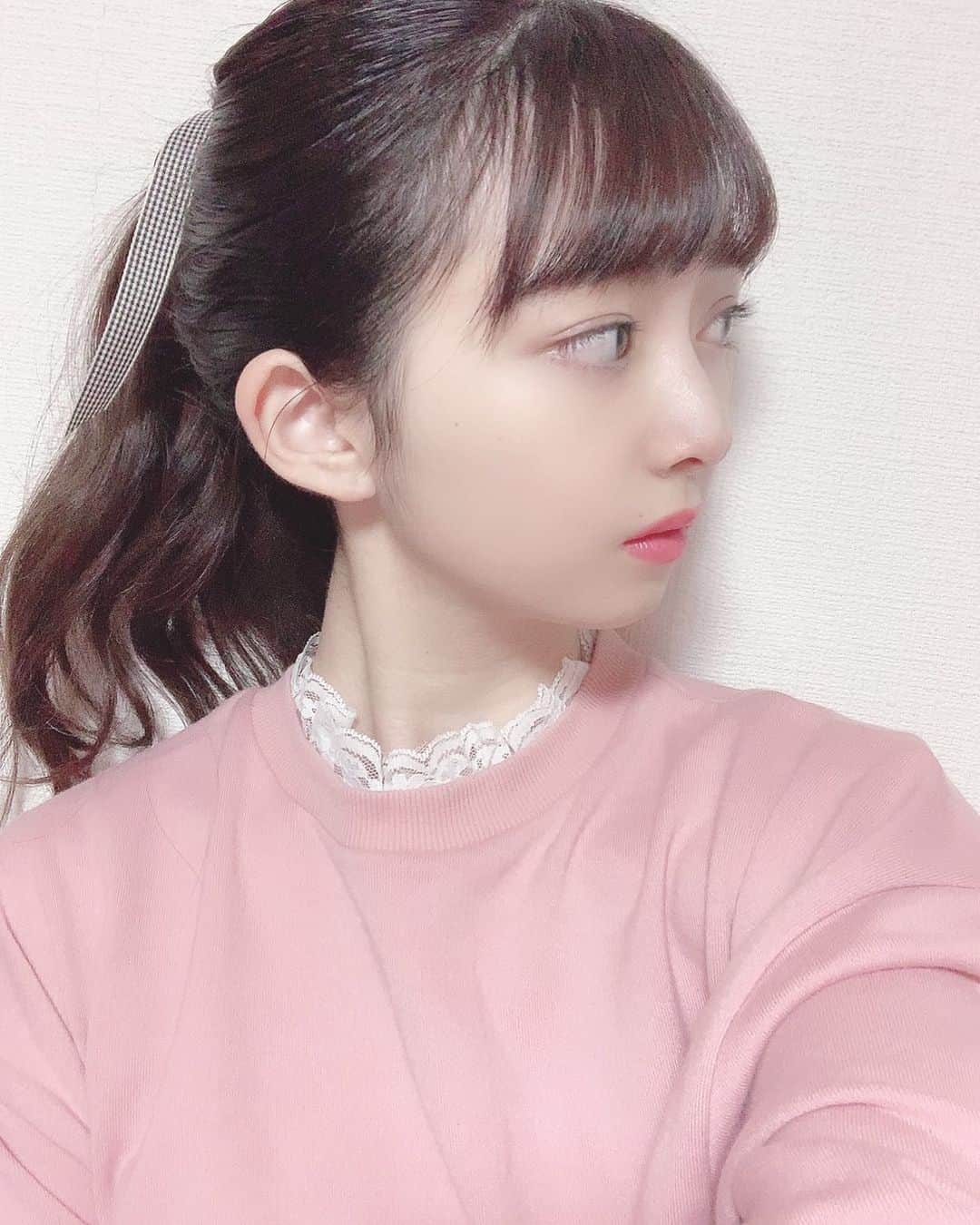 のインスタグラム：「春っぽい服きたよ🌸  ぽかぽかなのに外でれないの悲しい。」