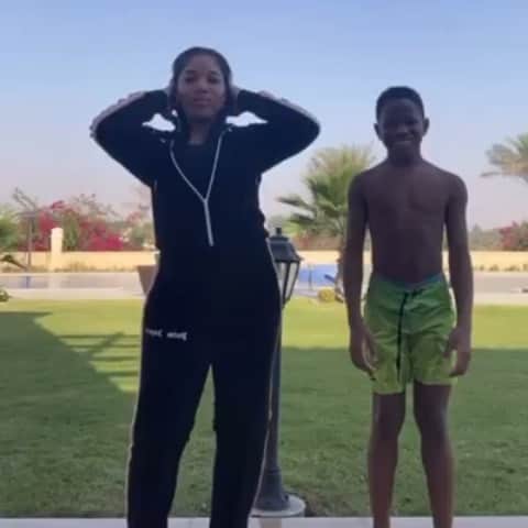 ディディエ・ドログバのインスタグラム：「My mini Drog’s showing a way to make this confinement less stressful @imandrogba @keyrandrogba11 ♥️♥️♥️♥️ keep it up @isaacdrogba11 @kevocigano 🙏🏾🤙🏾」