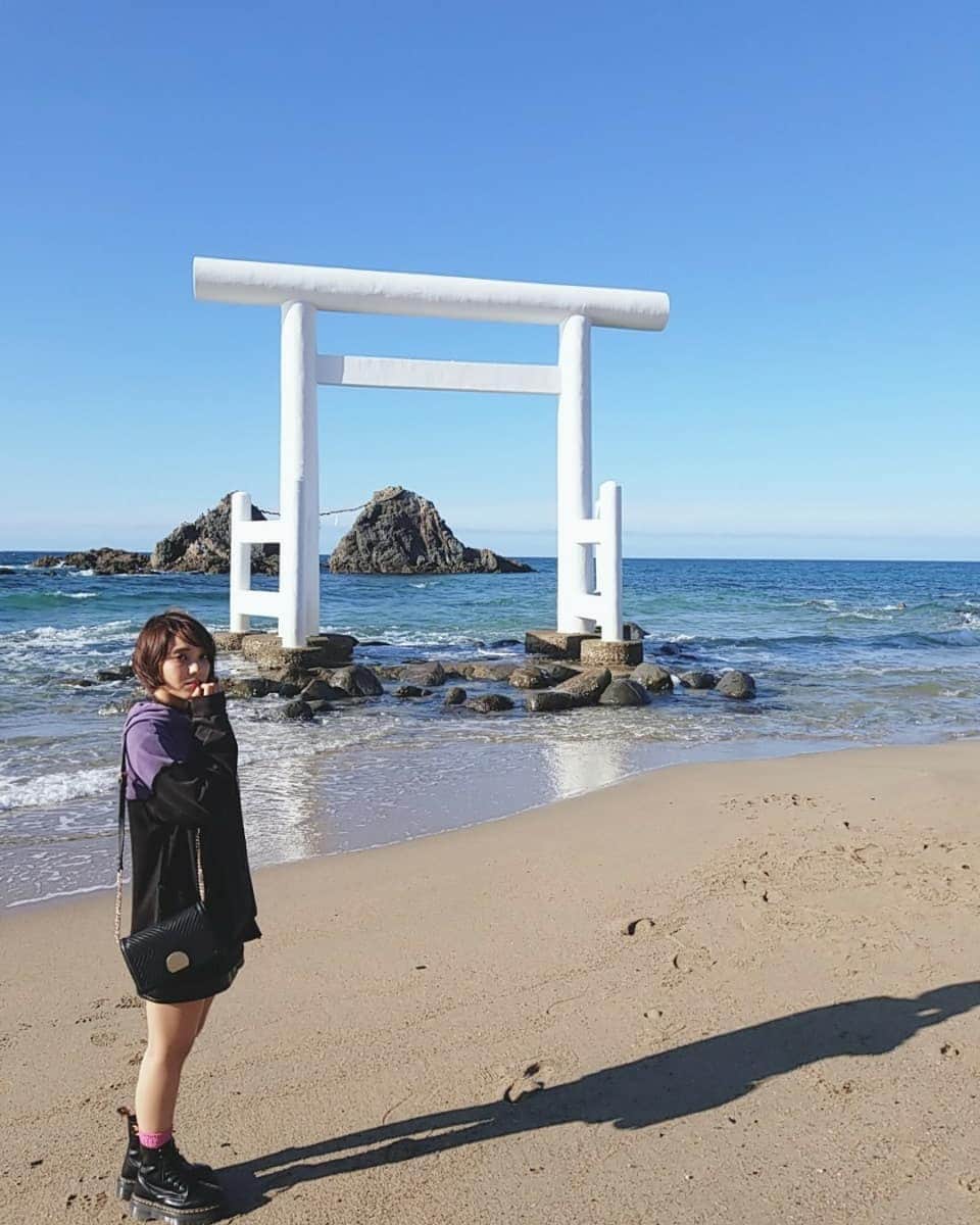 安田サラさんのインスタグラム写真 - (安田サラInstagram)「ㅤㅤㅤㅤㅤㅤㅤㅤㅤㅤㅤㅤㅤ ㅤㅤㅤㅤㅤㅤㅤㅤㅤㅤㅤㅤㅤ 過去pic🌊 落ち着いたら旅行したいな 鳥取と北海道いきたい🗾 ㅤㅤㅤㅤㅤㅤㅤㅤㅤㅤㅤㅤㅤ ㅤㅤㅤㅤㅤㅤㅤㅤㅤㅤㅤㅤㅤ #安田サラ #SaraYasuda #過去pic」4月17日 22時04分 - yasuda_sara