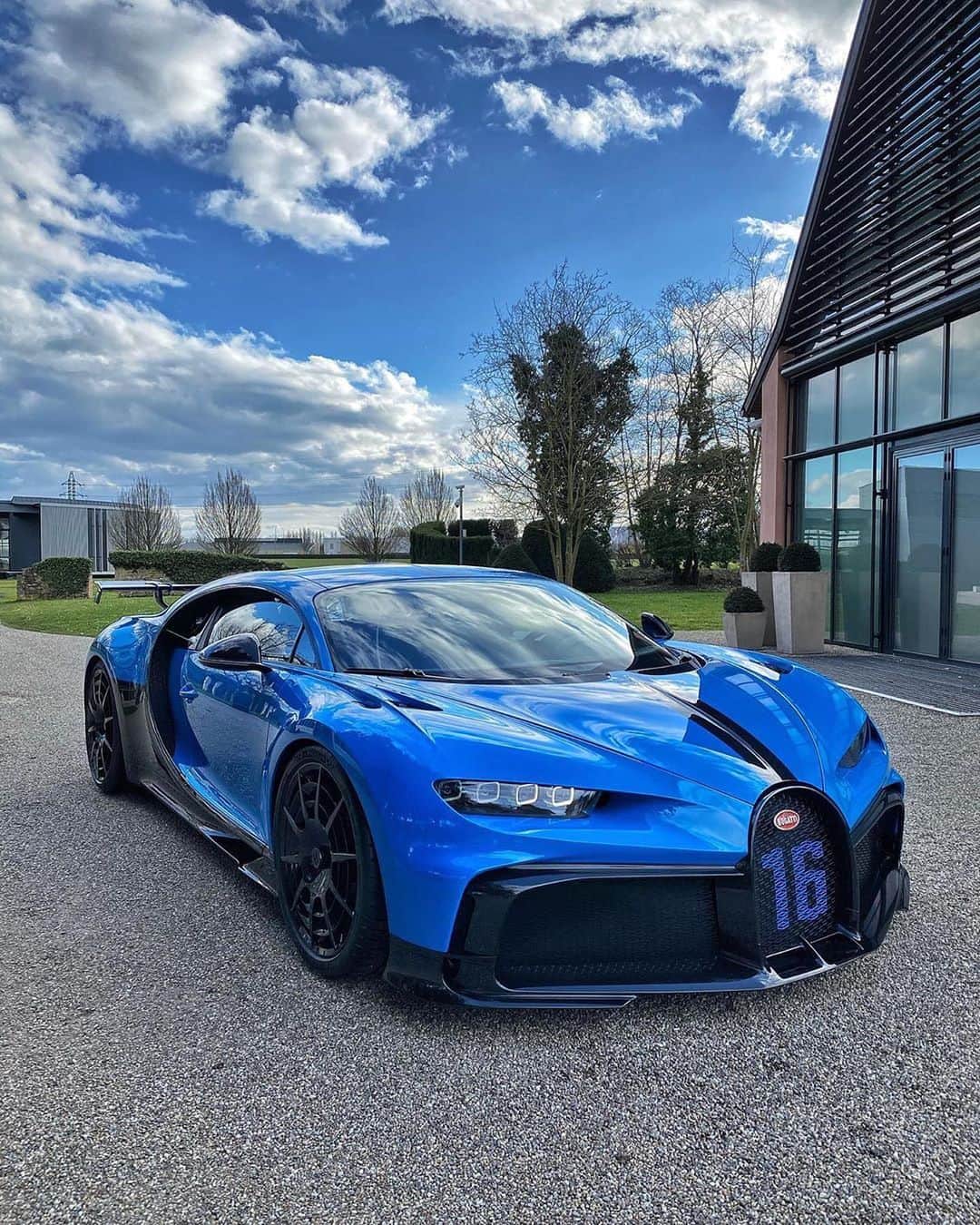 CarsWithoutLimitsさんのインスタグラム写真 - (CarsWithoutLimitsInstagram)「Bugatti #ChironPurSport  Photos @nikcars  #carswithoutlimits」4月17日 22時03分 - carswithoutlimits