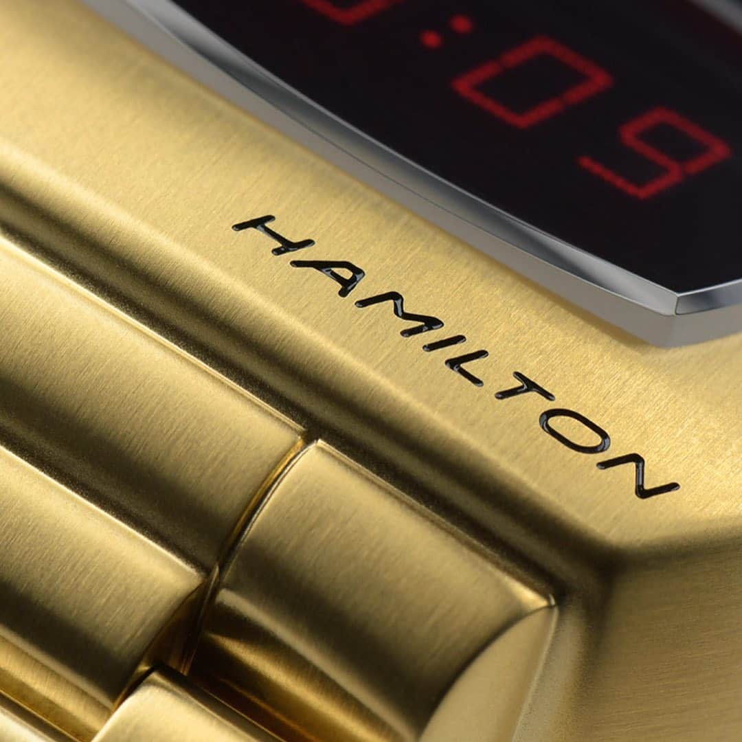 Hamilton Watchさんのインスタグラム写真 - (Hamilton WatchInstagram)「During the day, reflective LCD technology displays an always-on time. At night, emissive OLED technology flashes bright numerals at the push of a button. Learn how and why we created this new hybrid technology for the Hamilton PSR! Link in bio. #Hamiltonwatch #HamiltonPSR」4月17日 22時56分 - hamiltonwatch