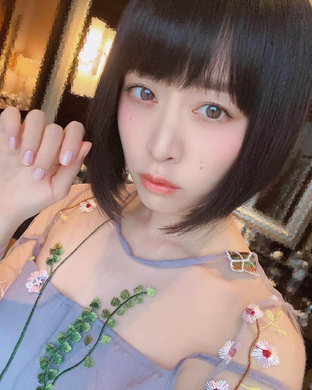 千倉里菜さんのインスタグラム写真 - (千倉里菜Instagram)「合間にショートヘアの自撮り🤳載せとかないと、ほんとは髪短いこと忘れられそう😂笑笑 . . . * .  千倉里菜写真集『遠距離恋愛』制作中！オフショット . . _ #写真集 #千倉里菜写真集 #遠距離恋愛 #撮影  #gravure #model #relax #hotel #photocollection #travel #cute #cat #camisole #lingerie #hair #hairstyle  #haircut #shortbob #hairsalon #cut #前髪 #ボブ #ショートボブ #shorthair #blackhair #selfie #fashion」4月17日 22時50分 - rina_amatsuma