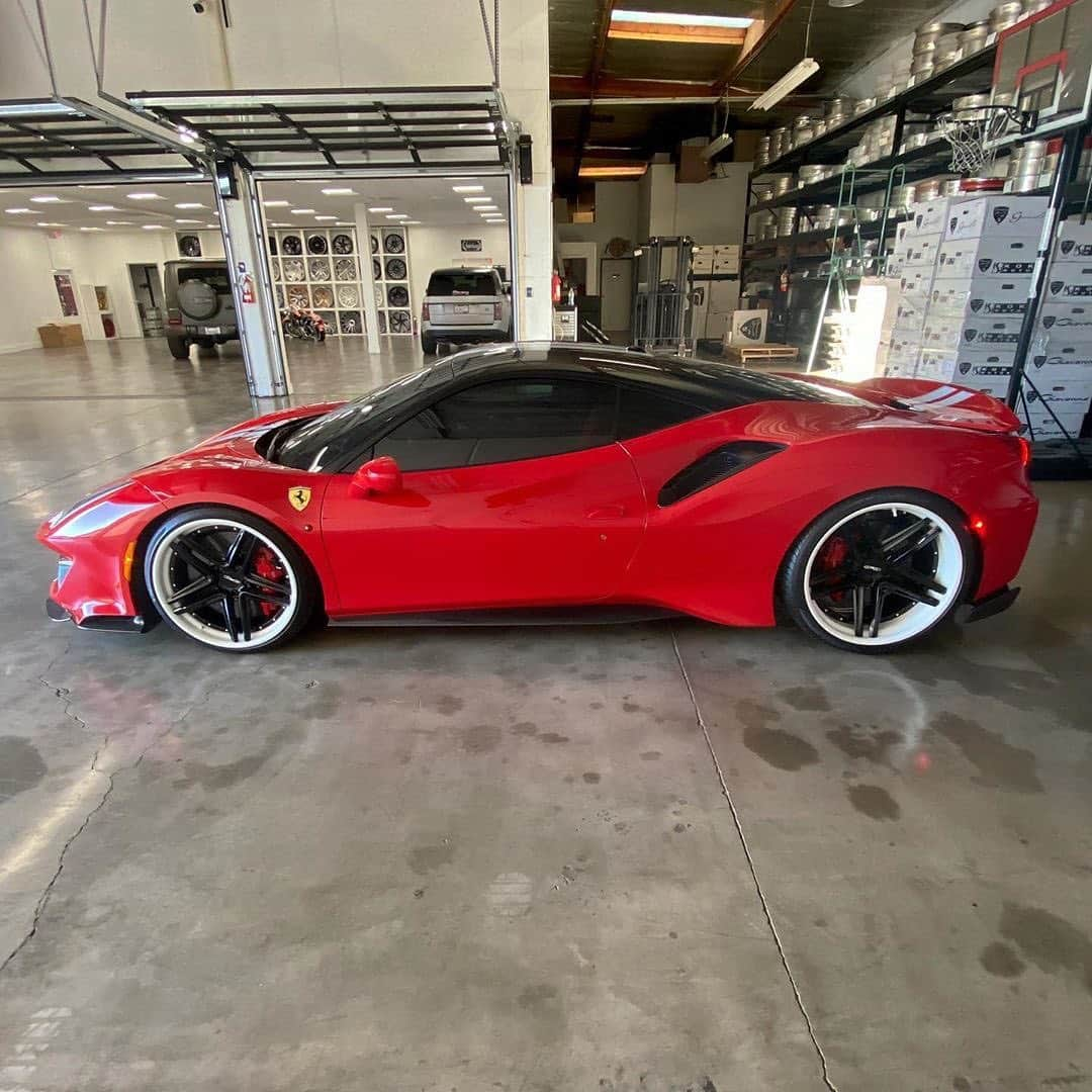 CarsWithoutLimitsさんのインスタグラム写真 - (CarsWithoutLimitsInstagram)「@dikosulahian’s #488Pista  #carswithoutlimits」4月17日 23時13分 - carswithoutlimits