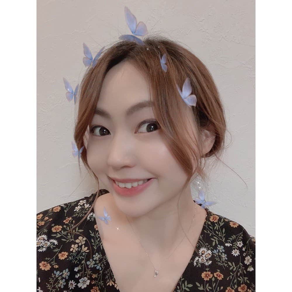 浅田梨奈さんのインスタグラム写真 - (浅田梨奈Instagram)「⭐️りなぽけっと⭐️ 本日もご視聴ありがとうございました💚 ゲストはとっても明るくて気さくな三浦美里プロ🎀 みんなのプリティーアイドル💃 というキャッチコピーなんですよ🥰 みなさん笑顔になって頂けましたか?? たくさんのメッセージや質問ありがとうございます🙇‍♀️✨ 全部は答えきれていませんが全てに目を通しています👀✨ ありがたく読ませて頂いています🙏  厳しい状況は続き、暗いニュースも続きますが ボウリングを通してみなさんに 少しでも元気になって頂きたい 笑顔になって頂きたいという想いで 毎日ライブ配信をさせて頂いています 約1週間続けてきて思うことは 私もみなさんからの声で 元気や笑顔を頂いているということ そう実感しております 感染症対策もしっかりして頂き みんなで乗り越えていきましょう ウイルスよいなくなれー🦠  三浦美里プロが考えてくれました！ ★手洗い ★うがい ★りなぽけっと 覚えやすい!!笑  明日も20時から配信予定です⏰ ゲストは水谷若菜プロです🌈  明後日4月19日(日)は14時から配信予定です⏰ いつもと違う時間です⚠️ お間違いなく⚠️ ゲストは水野耕佑プロです🌈  次回もお楽しみに💗  みんな元気になーれ！ みんな笑顔になーれ！  #ボウリング #プロボウラー #浅田梨奈 #三浦美里プロ #女子アスリート #rankseeker #ビデオチャット配信 #りなぽけっと #ootd #festaria  #stayhome #うちで過ごそう #感染症対策 #コロナに負けるな」4月17日 23時34分 - asdrn528