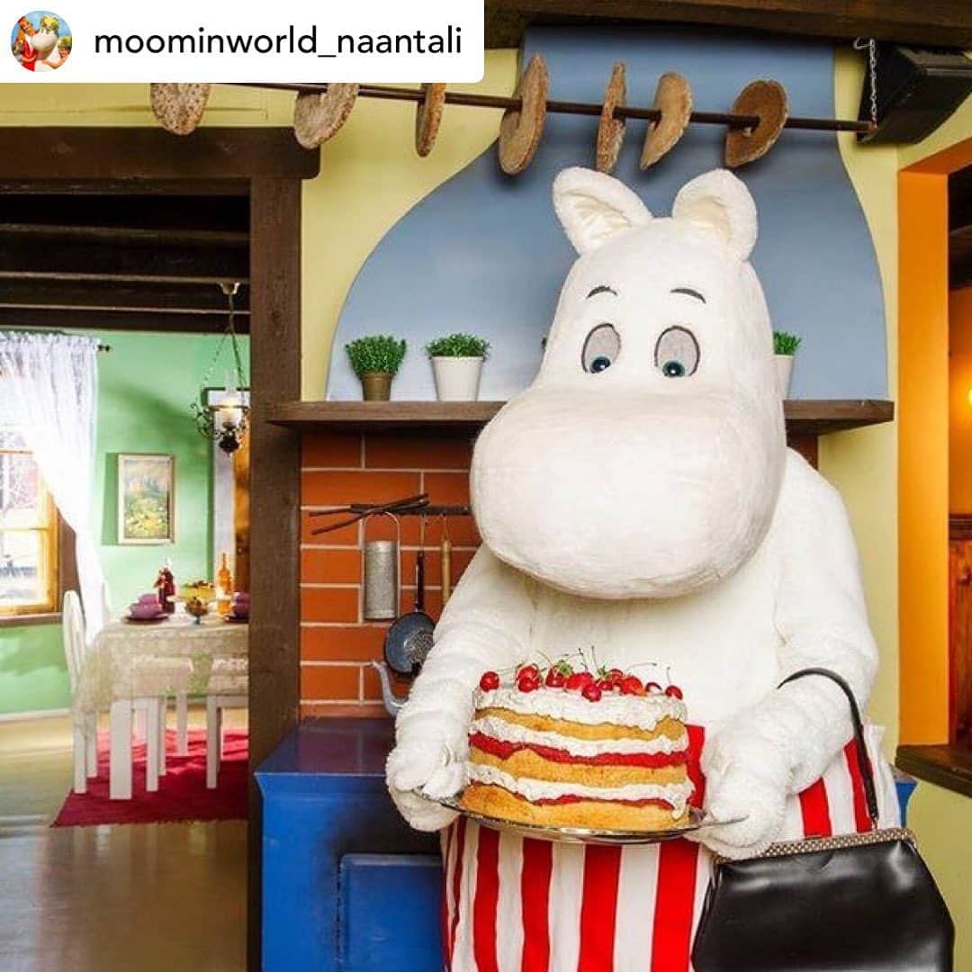 ムーミンさんのインスタグラム写真 - (ムーミンInstagram)「Weekend treat: Moominmamma’s sponge cake!🍰 🍓 Use the #moomincake and show us your Moominous creations😍 🍰 Repost • @moominworld_naantali No-one can resist Moominmamma’s delicious treats. 😋 For her family with sweet tooth, Mamma often bakes a simple sponge cake from ingredients she always has in her cupboard.  Whip four eggs and 1,5 dl sugar to thick cream in a bowl and add 1,5 dl potato starch mixed with 1 tsp baking powder. Grease and flour a cake mould, pour the mixture into the mould and bake in 200 C for  ca half an hour. Remember to ask an adult if you may use the oven.  Enjoy! 🍰 🍓 #Moomins #Moominworld #Visitnaantali #Visitturku #moomin #moominofficial」4月17日 23時45分 - moominofficial