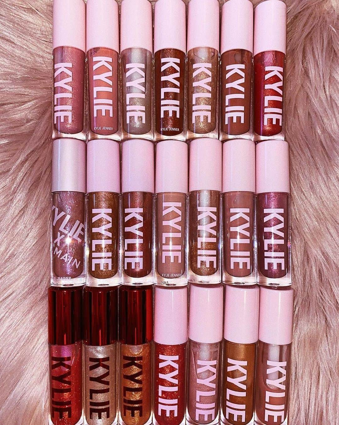 Kylie Cosmeticsさんのインスタグラム写真 - (Kylie CosmeticsInstagram)「high gloss collection goals 😍 @karolinasekutowicz」4月18日 0時06分 - kyliecosmetics