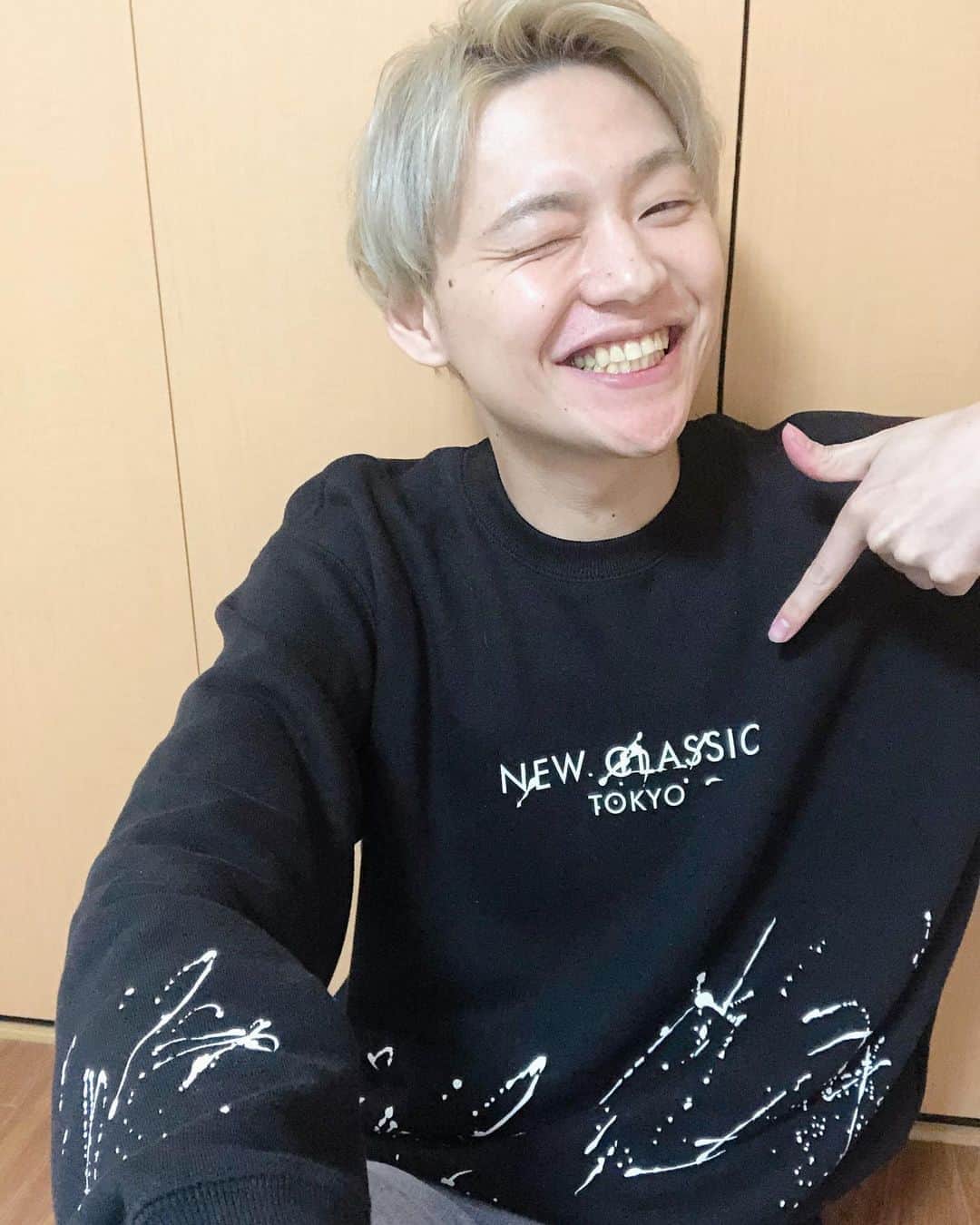 藤井達也のインスタグラム：「まなびー大統領  ありがとう⁄(⁄ ⁄•⁄ω⁄•⁄ ⁄)⁄੭ु⁾⁾ やば先輩だ、、、 ございました♪٩(´ᵕ｀๑)۶⁾⁾❤️❤️ 可愛い😍👕 おれ爽やかじゃね？w こんな写真初めて撮ったわw はずかしっ、  #Instagram #instagood #artist #live #歌 #song #渋谷 #shibuya #ファッション #fashion #노래 #미소 #가수 #singer #話題 #イベント #event #笑顔 #smile #followme 　#ベリーグッドマン　#べりグ　#まなびー」