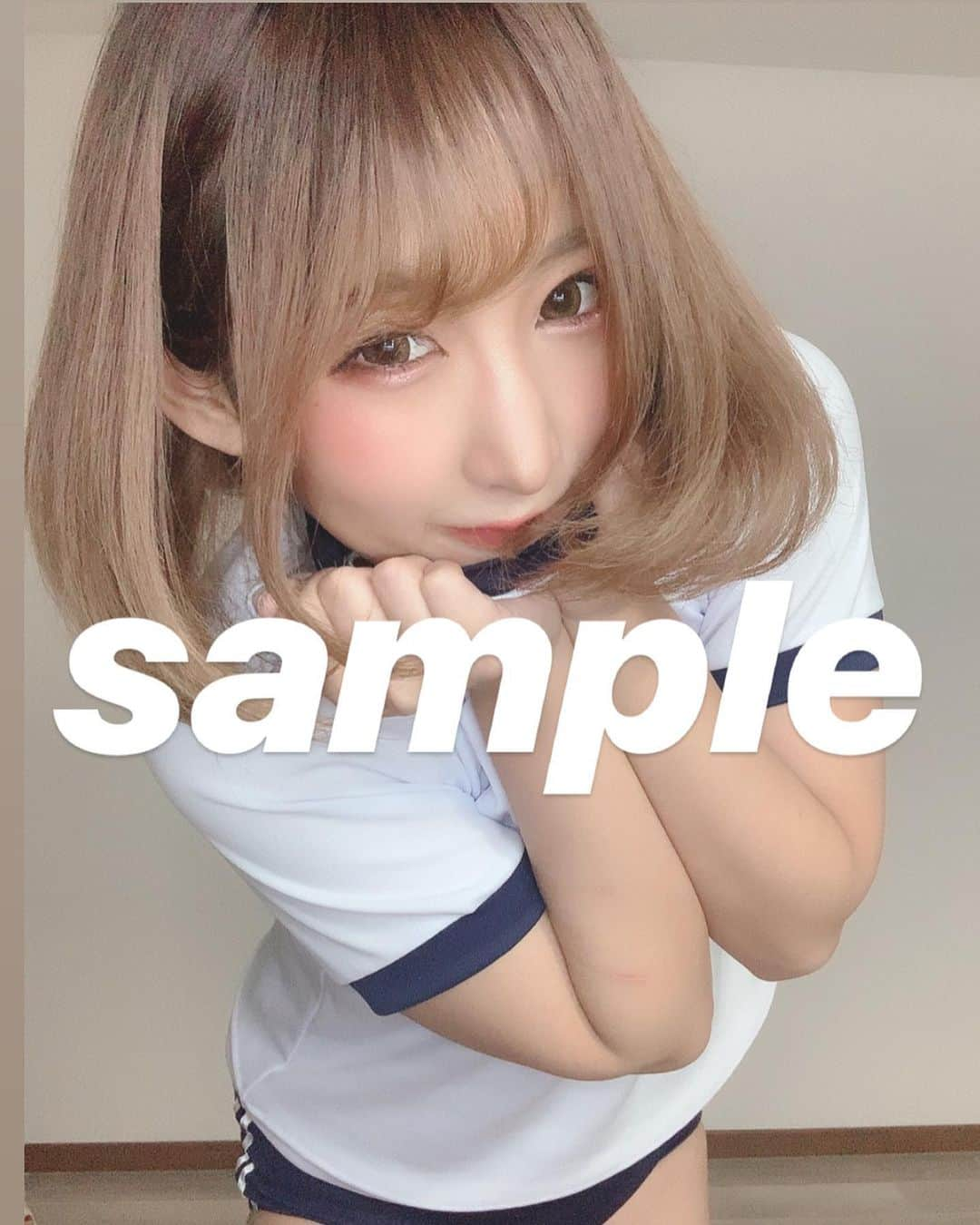 みにーさんのインスタグラム写真 - (みにーInstagram)「. チェキのsampleだよー👏 全部で10種類です！ 100枚以上売れたらカンカン帽が 復活します🥺🥺🥺🥺 今日の20時までしか買えないからねっ ストーリーから飛んで買えます😧💓 #バーレスク　#バーレスク東京　#コスプレ　#体操着　#ブルマ　#チェキ　#チェキ販売　#サンプル　#sample #六本木」4月18日 0時29分 - minnie_burlesqe