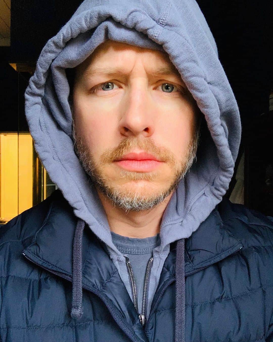 ジョシュア・ダラスのインスタグラム：「Quarantine chic✌️ #StaySafe #stayhome」