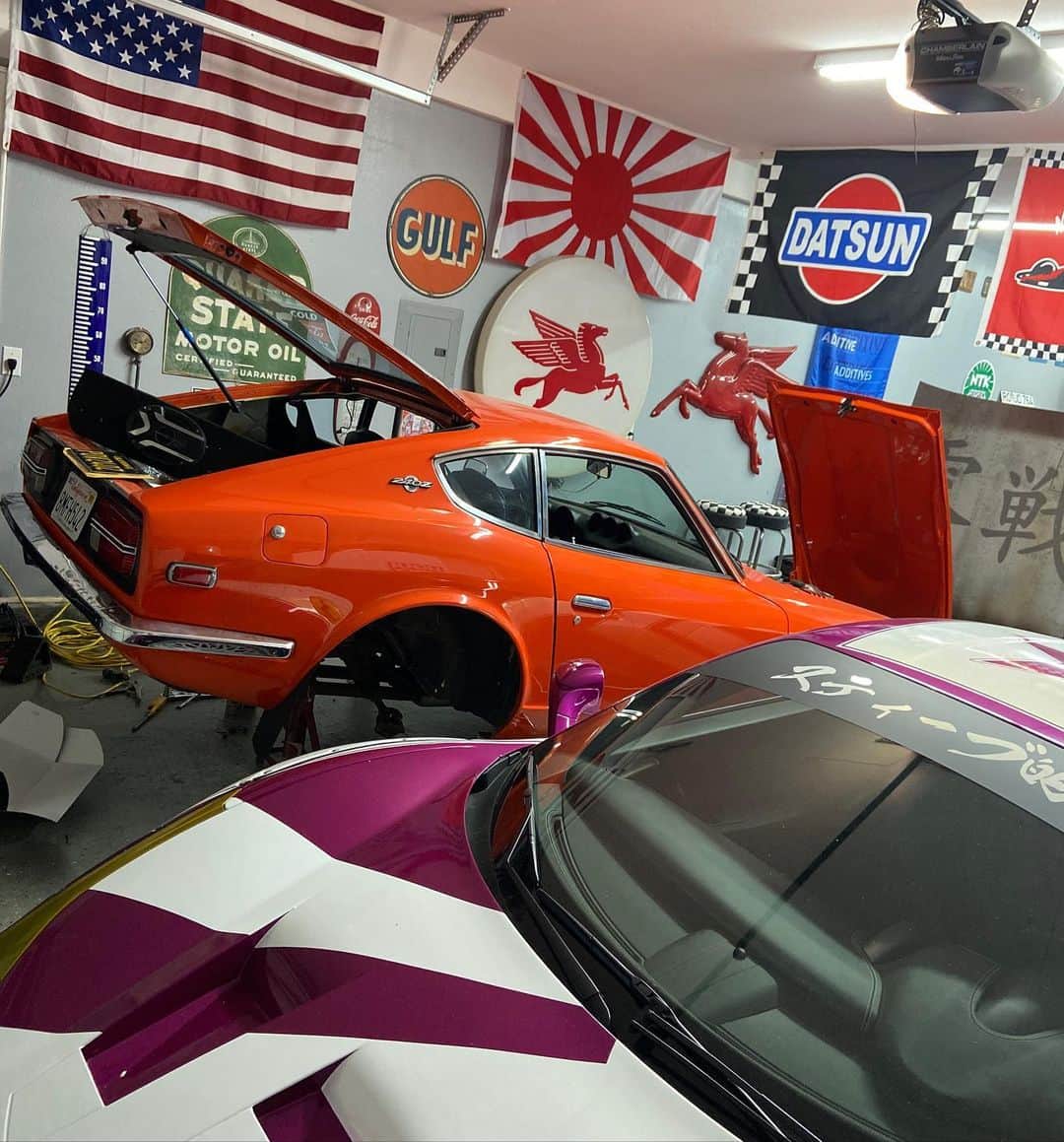 スティーブのインスタグラム：「Lots going on in the garage lately!! DIYプロジェクト色々あります！！楽しい！」