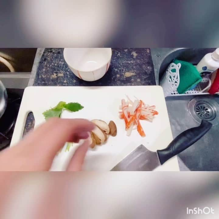 薄幸（納言）のインスタグラム：「よっしゃ！動画編集すげー覚えた！  動画を繋げられたし、 よく見る動画を早送りにする料理作り方の奴出来たし、 それに更に後から声入れるのも出来た！！ ちょっと早送りが、あまりに早過ぎて、 声間に合わな過ぎたけど。  茶碗蒸し全員作れる様になるわ。これ！ まじユーチューバー！よっしゃ！ 動画編集完璧！ 動画編集の鬼になりました！ よっしゃ！  #茶碗蒸し#完璧#動画編集のプロ#動画編集の鬼」