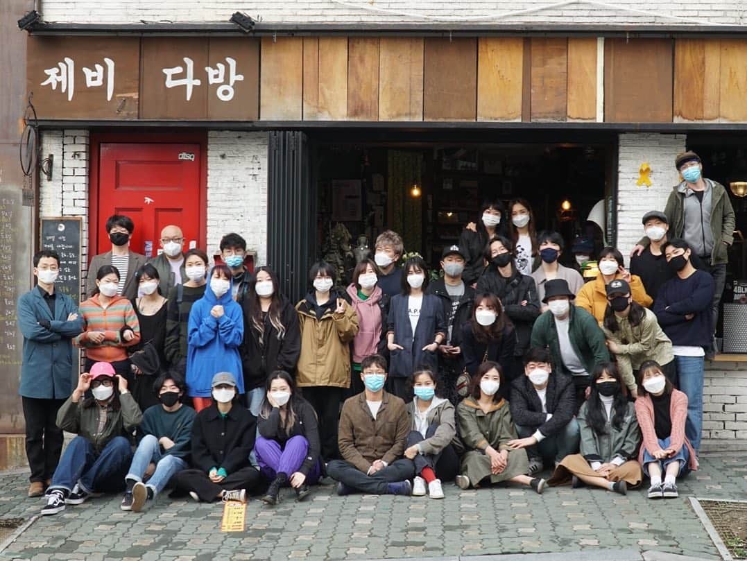 パク・ミンジのインスタグラム：「모두 건강해서 고마워! 사랑해!  내년에 또 만나😚 #제비다방 8주년」