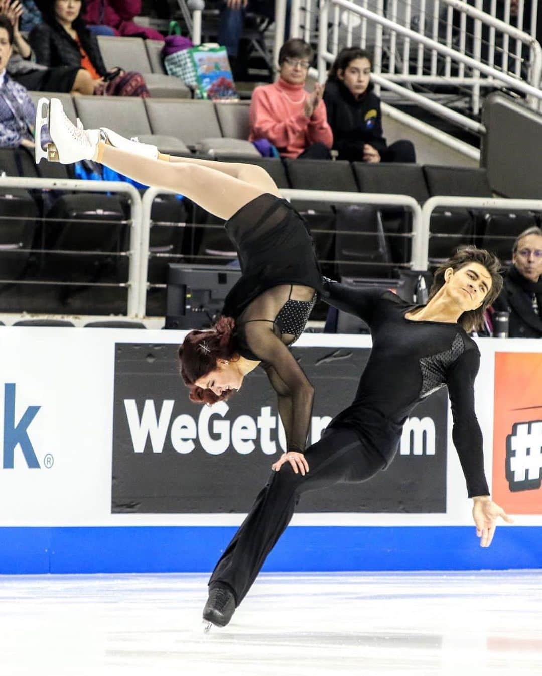 Elliana Shayna Pogrebinskyさんのインスタグラム写真 - (Elliana Shayna PogrebinskyInstagram)「Fountain lift, just with a little different base of support 😉 ➡️ #stillgotit #TeamUSA #fountainlift #stag #gymnastics #figureskating #icedance #fitness」4月18日 2時18分 - elliana_pogrebinsky