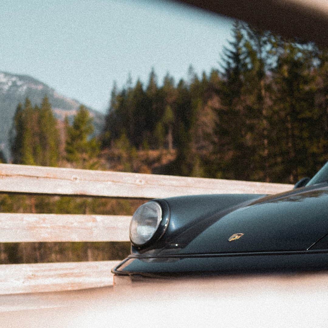 のインスタグラム：「2️⃣ / 3️⃣ || Are you more of an oldtimer fan or more into new cars? I like both quite a lot. Super different but both amazing in their own way 🏁|| 📸 x  @janbeyer || #sophia #sophia99 #racegirl #changeagent #racing #porsche #oldtimer #classic #classiccar #mountain #nature #sunshine」