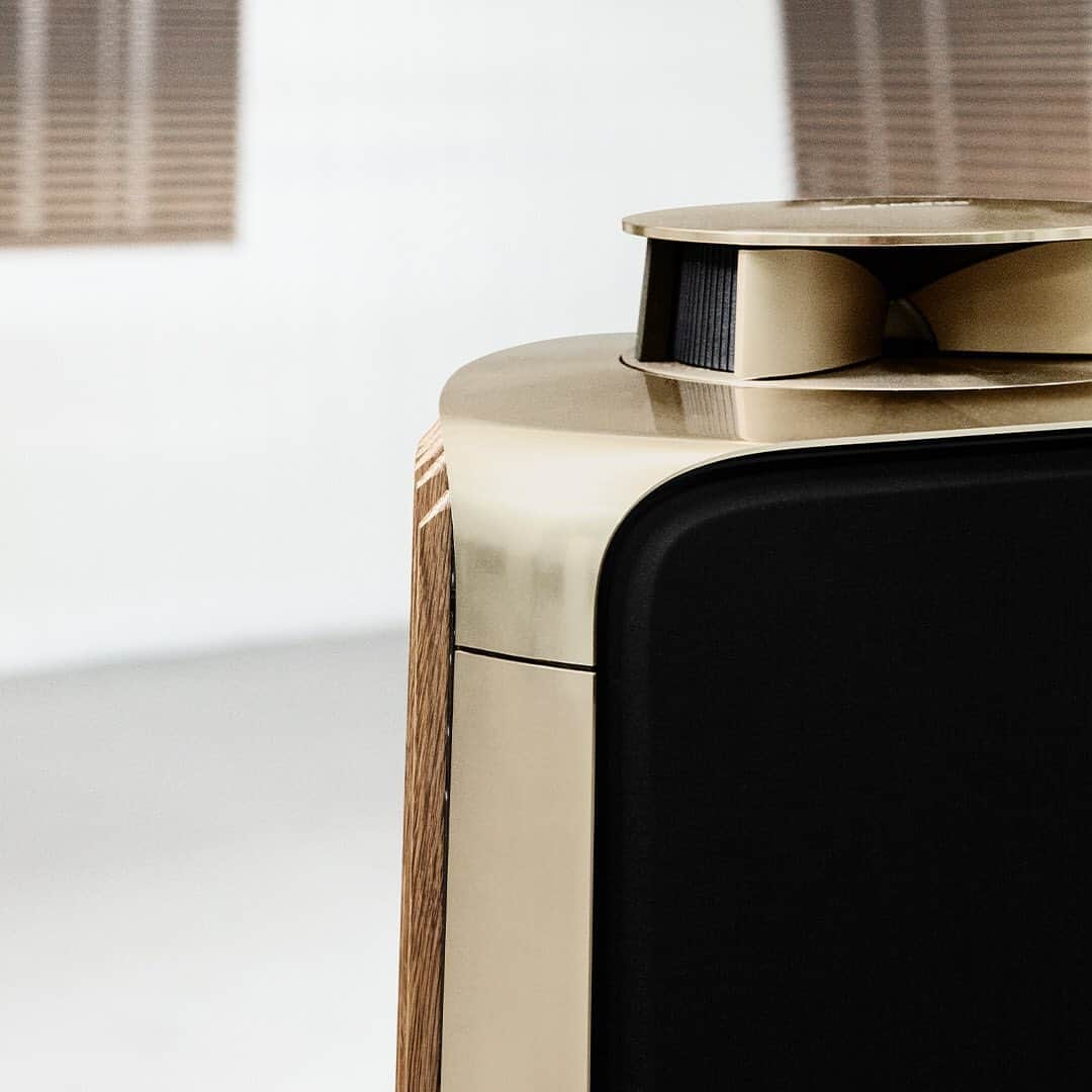 HYPEBEASTさんのインスタグラム写真 - (HYPEBEASTInstagram)「#hypebeasttech: @bangolufsen has debuted two new Beovision Harmony TV color options. The design, which originally launched at Milan Design Week in 2019, will arrive in a new bronze aluminum with walnut option as well as brass tone aluminum with Smoked Oak touches. The updated color options will be available on both the Beovision Harmony 65” and the larger 77” model. The TV is available now on the company's web store, with prices beginning at $21,000 USD.⁠⠀ Photo: Bang & Olufsen」4月18日 2時19分 - hypebeast