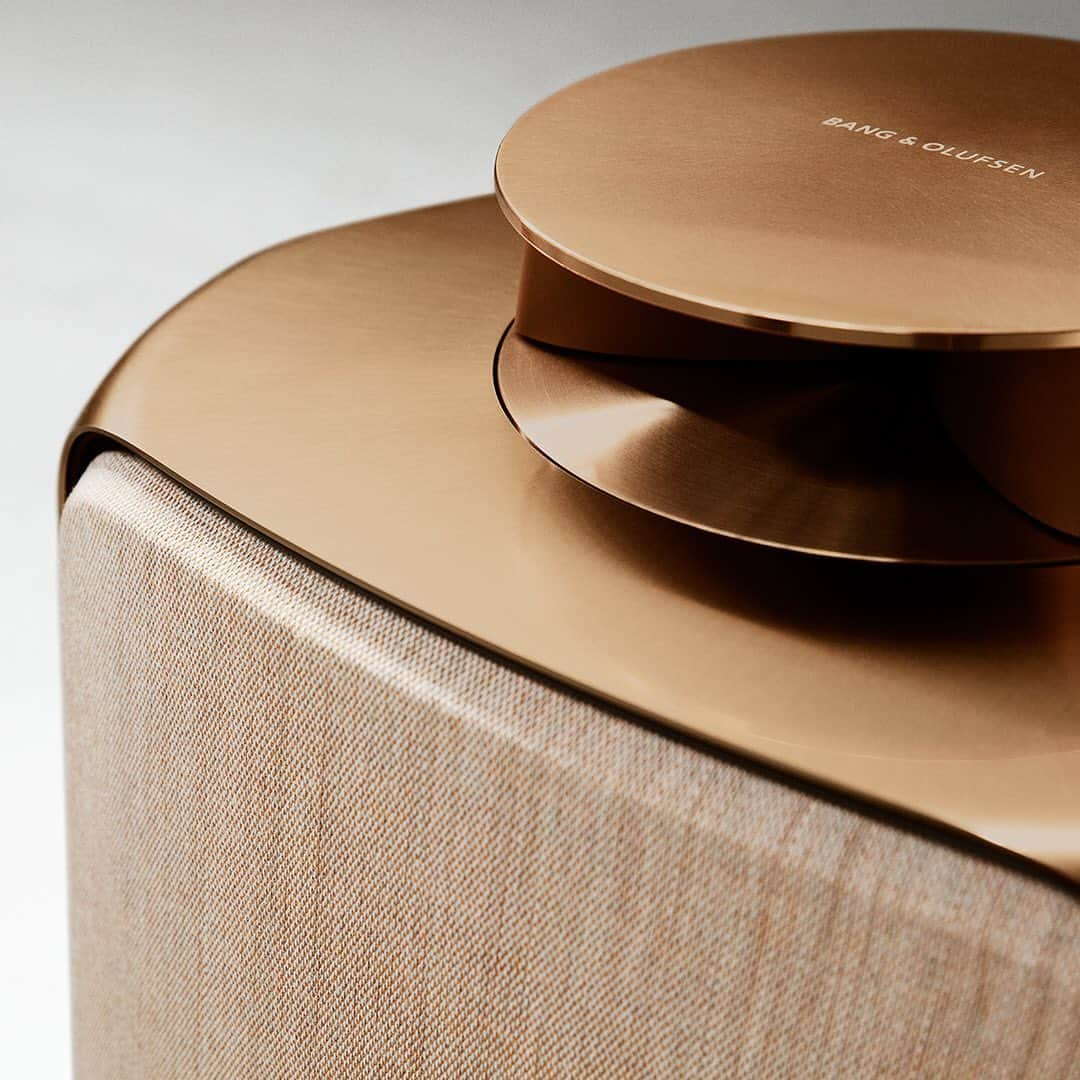 HYPEBEASTさんのインスタグラム写真 - (HYPEBEASTInstagram)「#hypebeasttech: @bangolufsen has debuted two new Beovision Harmony TV color options. The design, which originally launched at Milan Design Week in 2019, will arrive in a new bronze aluminum with walnut option as well as brass tone aluminum with Smoked Oak touches. The updated color options will be available on both the Beovision Harmony 65” and the larger 77” model. The TV is available now on the company's web store, with prices beginning at $21,000 USD.⁠⠀ Photo: Bang & Olufsen」4月18日 2時19分 - hypebeast