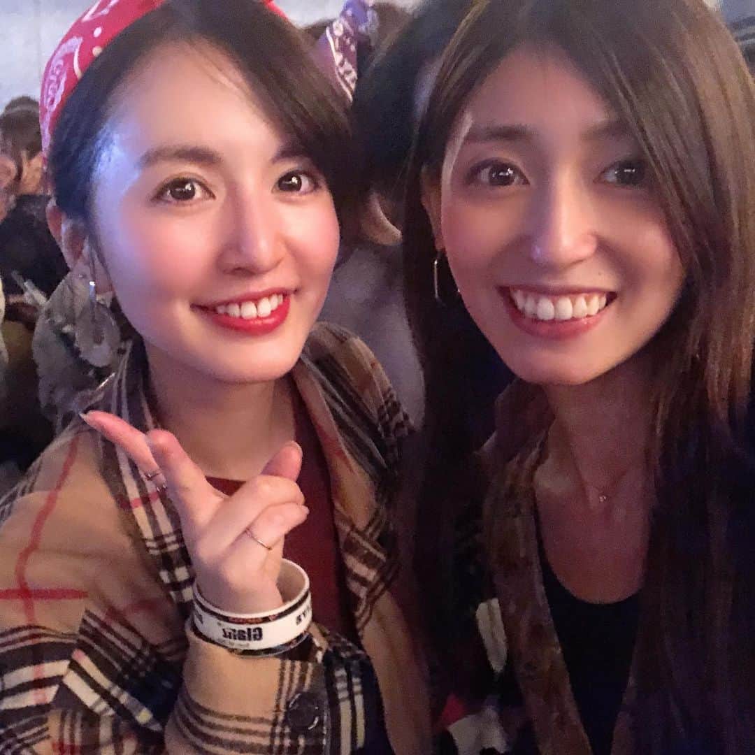 浜田真衣のインスタグラム：「過去の写真見てると かつて一緒に頑張ってきた 仲間や、友達や、知り合いが 今どうしてるかなぁ。。。 と、ふと考えるわけで🌸  まずは、元気でいてくれたら それだけで十分嬉しいね♡  #浜田真衣 #monaカフェ」