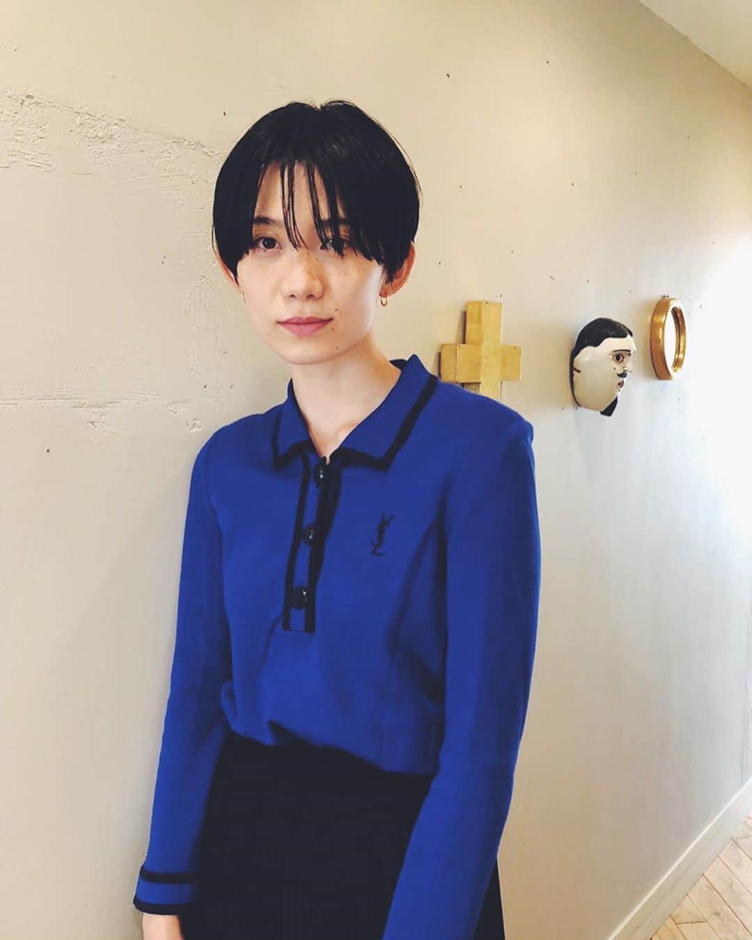 平山奈美のインスタグラム：「珍しくスカート履いた日 . @yuki_ii_  thankyou . #ヘアスタイル #ショートヘア #ハンサムショート #黒髪ショート #男の子ママ #新米ママ #ママ #私服 #ママコーデ #古着 #ヴィンテージ #スカートコーデ #ファッション #コーディネート#ootd #vintage」