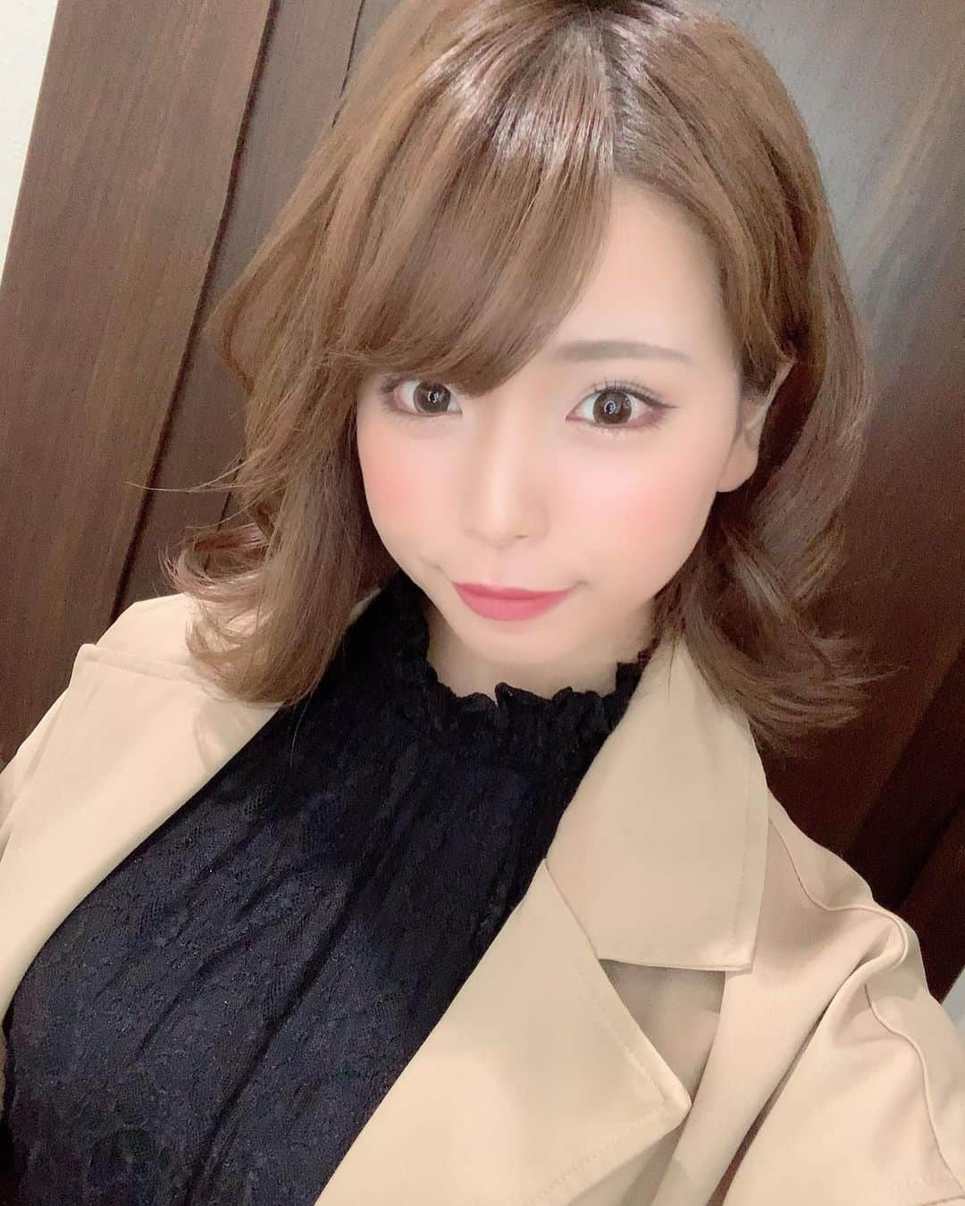 水琴雫さんのインスタグラム写真 - (水琴雫Instagram)「朝９時に起きる生活が続くなんて健康的じゃ😌❤️ お菓子作りでもしようか考えたけど、 一人暮らし＋甘いの苦手＝食べきれない。 って言うオチに至って諦め結局ダラダラ😐 こんな日もあっていっか😇笑 .  #北海道#札幌#すすきの#バルセロナグループ#フィリア#ニュークラブ#ホステス#キャバ嬢#キャバクラ#f4f#繁華街#夜遊び#新宿#歌舞伎町#名古屋#錦#大阪#北新地#ミナミ#中洲#可愛い#かわいい女の子#Instagram#いいね返し#ヘアメ #STRONGHEARTS#OWE」4月18日 12時46分 - fillia_mikotosizuku