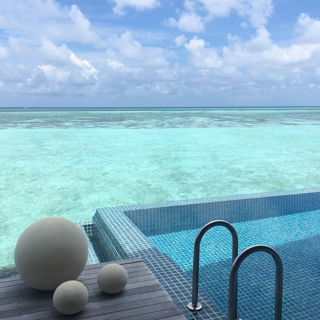 岸本佳子さんのインスタグラム写真 - (岸本佳子Instagram)「モルディブ🌎 ここも同じ地球上なんだと思うと、国を超えて皆んなで力を合わせて、自然や人の暮らしを守りたいなと思います☁️ ・ #heaven #maldives #beach #clubmed #travel #life #style」4月18日 12時51分 - yoshico_kishimoto