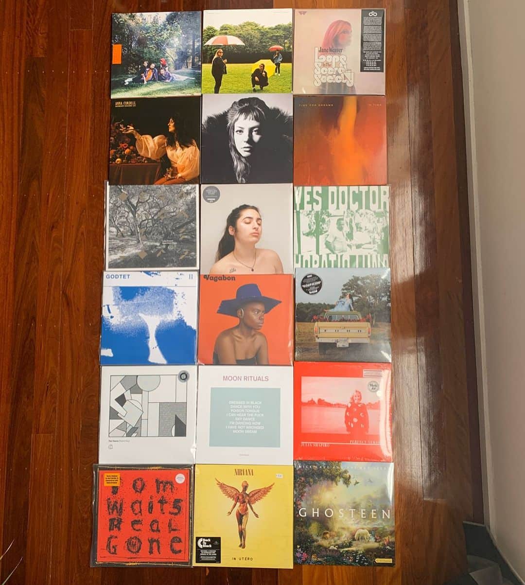 コートニー・バーネットのインスタグラム：「Happy record store day! Thanks @poisoncity and @rocksteadyrecords for the sweet sweet recommendations n swift delivery😘 also happy #ausmusictshirtday for yesterday and thanks y’all for wearing my tees, i see it n i love ya (i was wearing my @milkrecords jumper). Support your local record stores, support your fave artists n donate to @supportact if you can❤️❤️❤️」