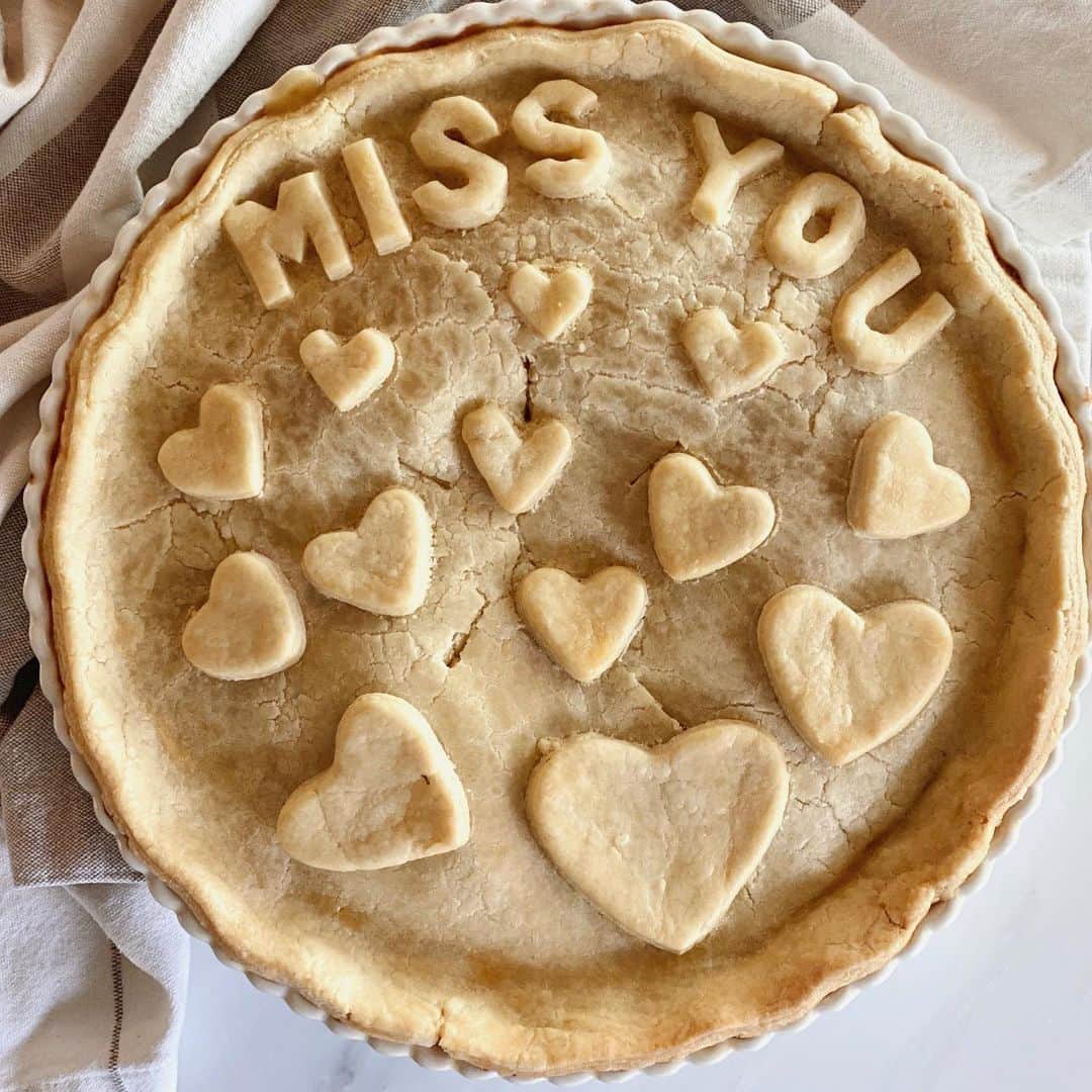 ローレン・コンラッドのインスタグラム：「Missing our friends 🤍 So we make them pot pies」