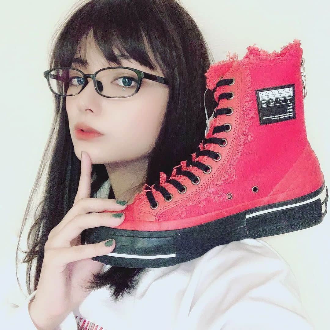 松尾幸実のインスタグラム：「靴プレゼントしてもラタ🐥❤️❤️❤️はやく履いて出かけたいよう #youjiyamamoto」