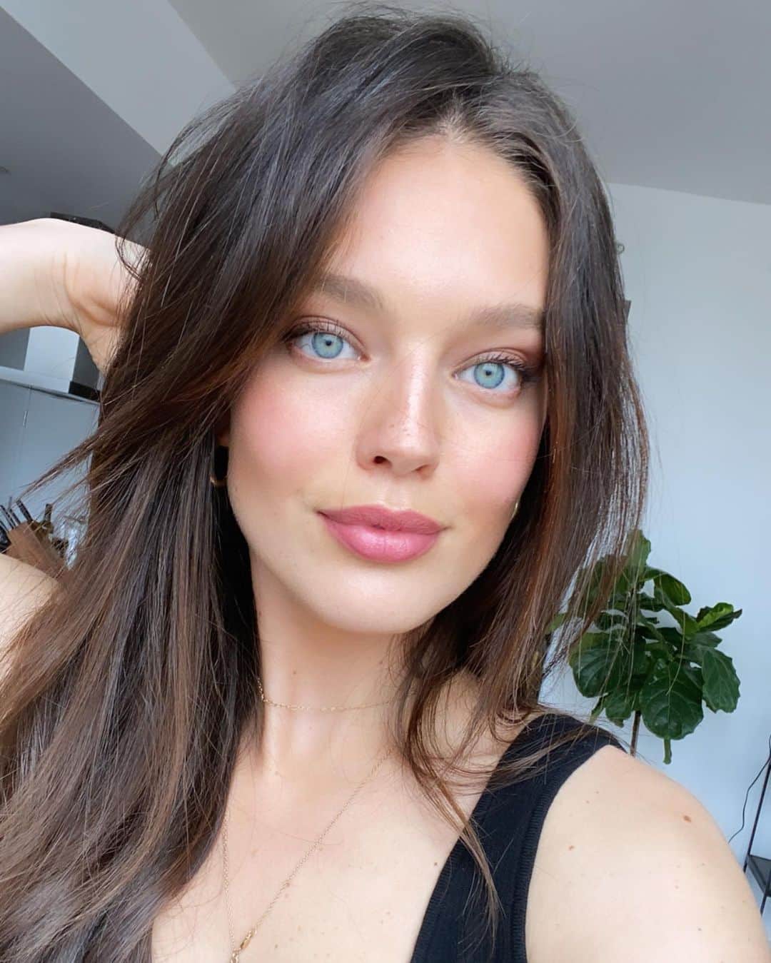 エミリー・DiDonatoのインスタグラム：「Thank you for teaching me how to create this look @erinparsonsmakeup !!! The live we did on @maybelline will be up for 24 hours. Go try it and tag us! ❤️💄 Product list:  Instant age rewind in shades: sand, brighter + golden. City bronzer  Fit me powder Colossal mascara  Nudes of New York Palette Master crome highlighter  SuperStay ink Caron in ‘change is good’ Cheek cheat in ‘nude burn’」