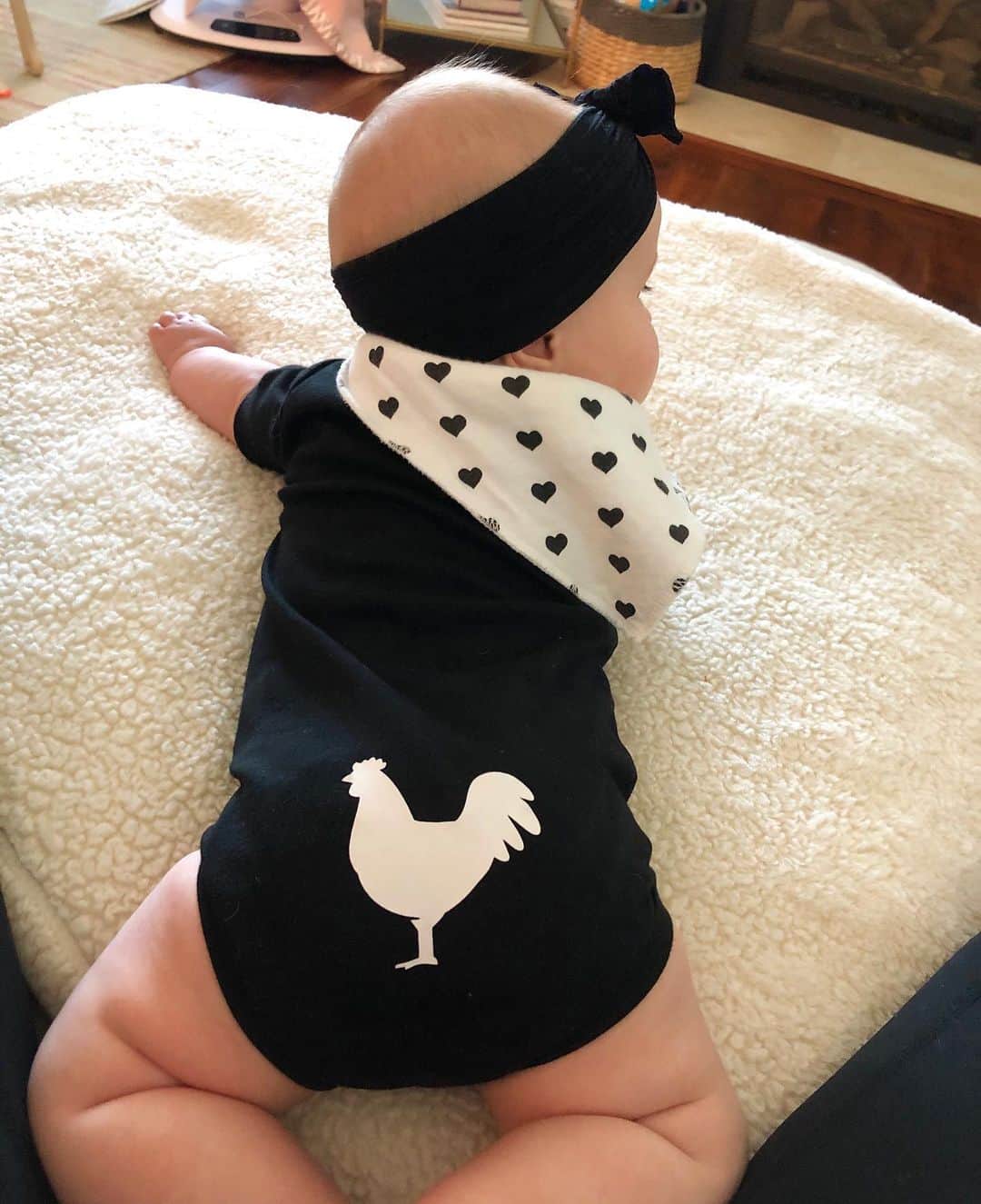 サマンサ・ドロークのインスタグラム：「Guess what? 🐥 butt.」