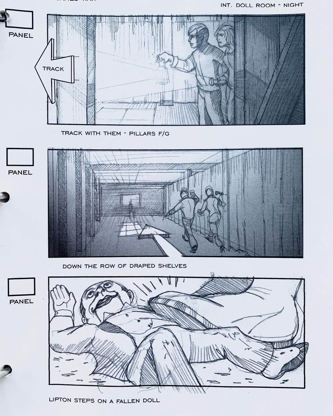 ジェームズ・ワンのインスタグラム：「100 Dolls in Mary Shaw’s Chamber (1/4). More DEAD SILENCE storyboards (by Greg Chown). The scenes where Jamie and Det. Lipton (Ryan and Donnie) discover Mary’s secret lair, and then escaping it. Pretty intricate, detailed set-pieces to put together. I got vertigo every time I had to get up on that catwalk!」