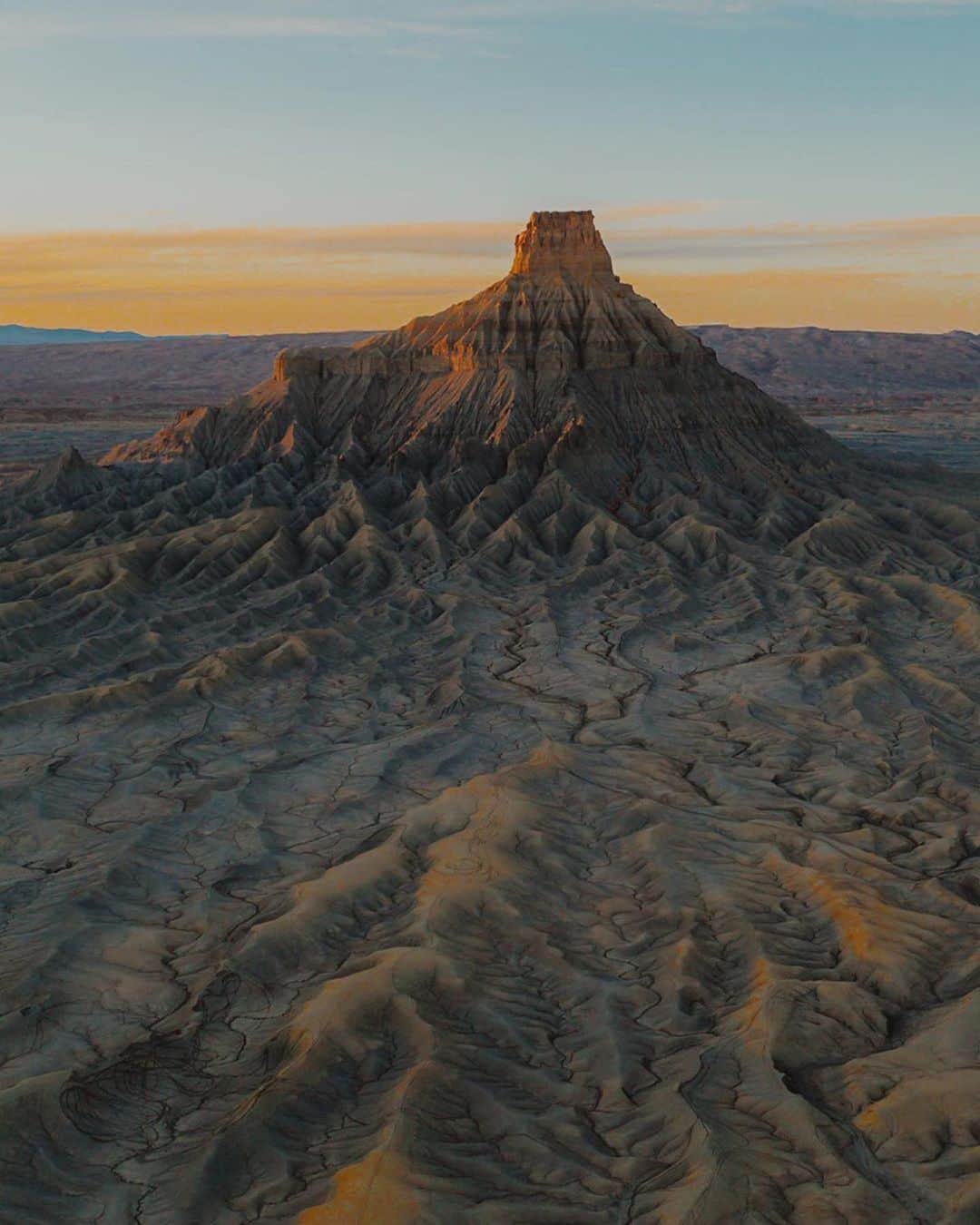 Lonely Planetのインスタグラム：「Today’s #lonelyplanet regram comes from @jonnyhill_uk This is Factory Butte in Utah but it almost looks like it’s from the moon.」