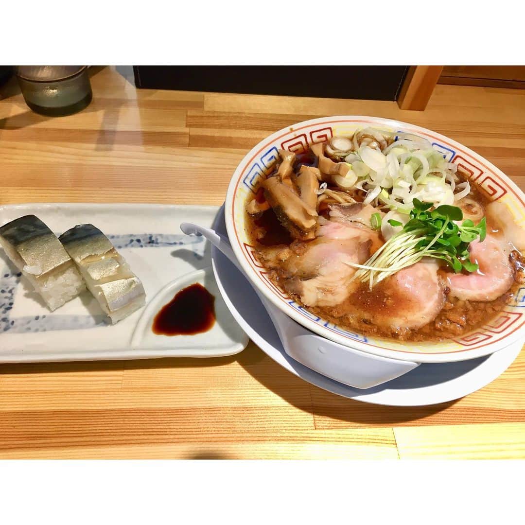 さのさんのインスタグラム写真 - (さのInstagram)「サバ6製麺所(大阪) ・ ・ サバのらーめんはじめて食べた！！おいしかった… さば寿司も好きなので、好きな物と好きな物いっぺんに食べれて幸せでした… ・ ・ #ラーメン振り返り ・ ・ ・ (過去画) ・ ・ #大阪ラーメン  #サバ6製麺所 ・ ・ #ラーメン食べ歩き #ラーメン部 #ラーメン🍜 #ラーメン倶楽部 #ラーメンインスタグラマー #ラーメンインスタグラム #ラーメンパトロール #ラーメン女子 #ラーメン祭り #ラーメン好きな人と繋がりたい #ラーメン好きと繋がりたい #ラーメンだいすき #ラーメンズ #ラーメンは飲み物 #ラーメン中毒 #ラーメンデータベース #ラーメン馬鹿 #らーめん #らーめん部 #らーめん女子 #らーめん倶楽部 #拉麺 #麺 #麺活 #麺活部 #麺スタグラム」4月18日 7時06分 - sano.1515