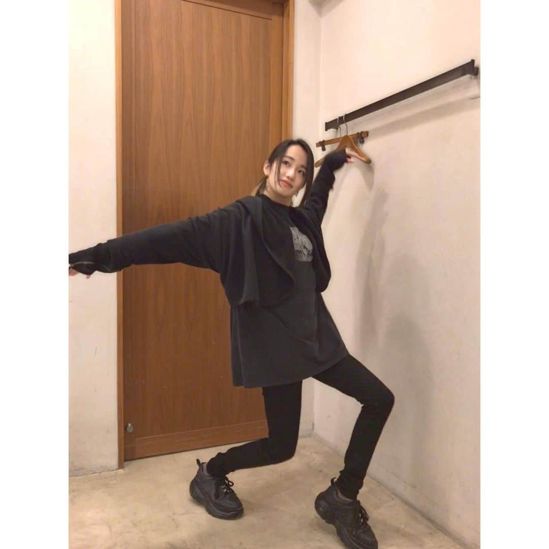 のインスタグラム：「お約束通り、『風立ちぬ』映画感想書かせていただきました🤘 リンクは1週間だけプロフィールに載せとくね！ 初めてこういうの書いたから、ほんと日本語拙いから、お手柔らかに😭 . . あと最近ジョジョ見始めました。」