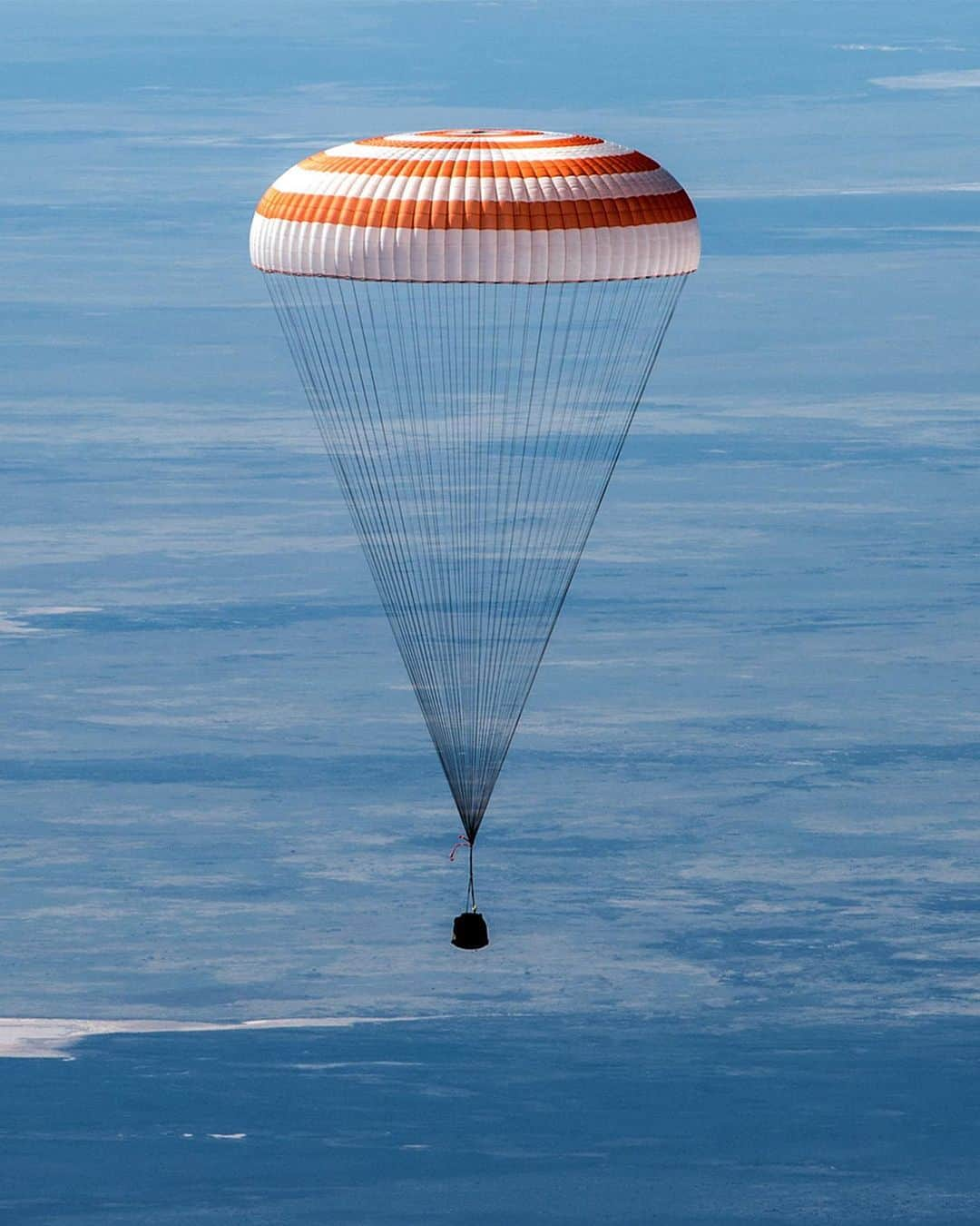 NASAさんのインスタグラム写真 - (NASAInstagram)「Home safe and sound. 🌏⁣ ⁣ Andrew Morgan and Jessica Meir of @NASAAstronauts and Oleg Skripochka of @Roscosmos are safely back on Earth from their stay on board the International Space Station (@ISS), after their Soyuz spacecraft landed in Kazakhstan at 1:16 a.m. EDT this morning. ⁣ ⁣ Today's landing wraps up a 205-day mission for both @Astro_Jessica and Oleg Skripochka and a 272-day mission for @AstroDrewMorgan. ⁣ ⁣ Jessica and Drew will self-isolate at our Johnson Space Center before reuniting with their families. We're so glad to have you back. ⁣ ⁣ Image Credit: NASA ⁣ ⁣ #HomeSweetHome #NASA #Touchdown #WelcomeHome ⁣」4月18日 8時01分 - nasa