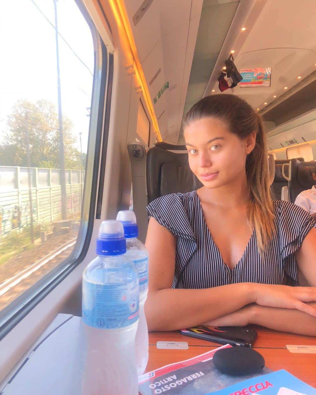 Sofia Jamoraさんのインスタグラム写真 - (Sofia JamoraInstagram)「trains in europe 🚉」4月18日 8時15分 - sofiajamora